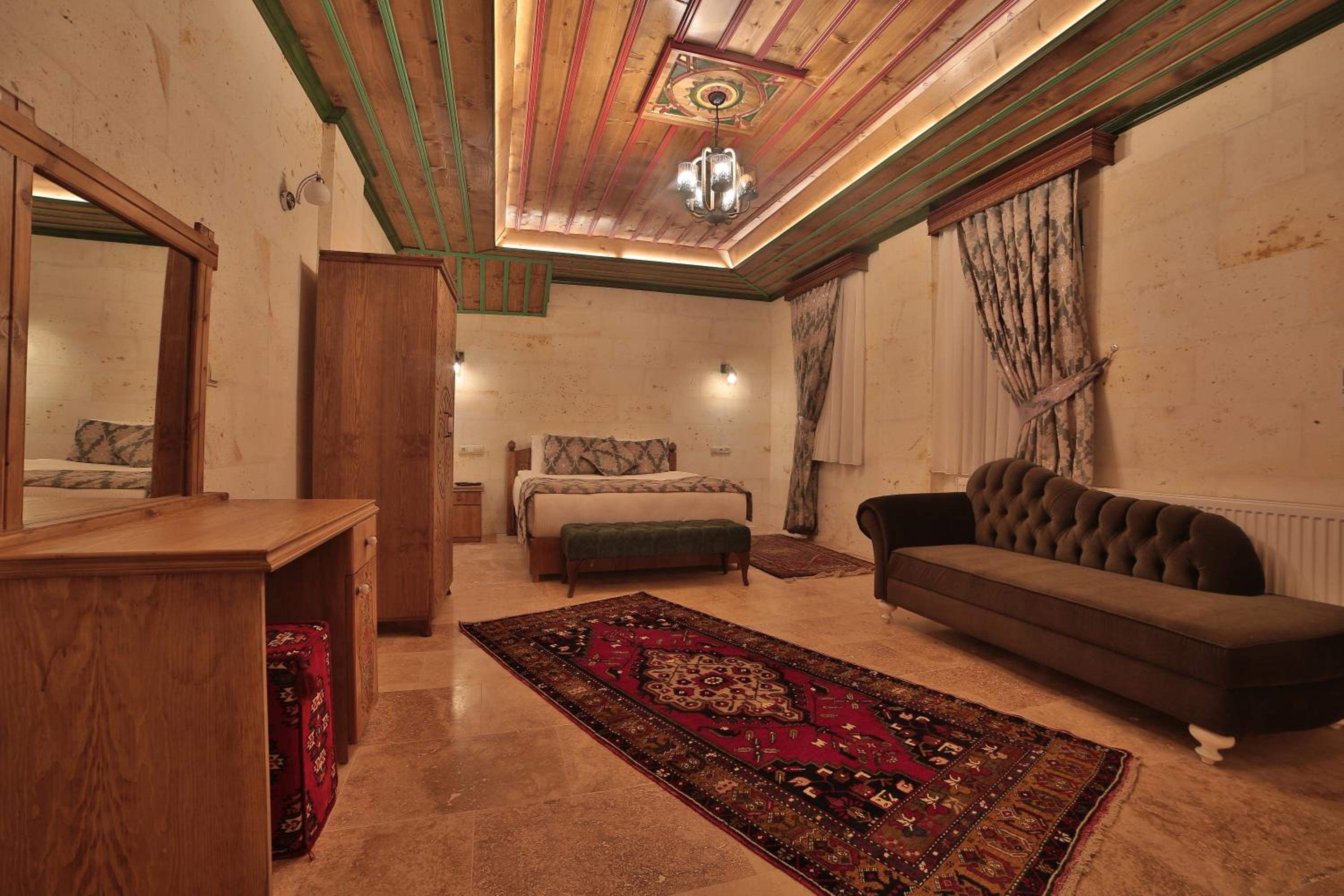 Standard King Room - Photo 7