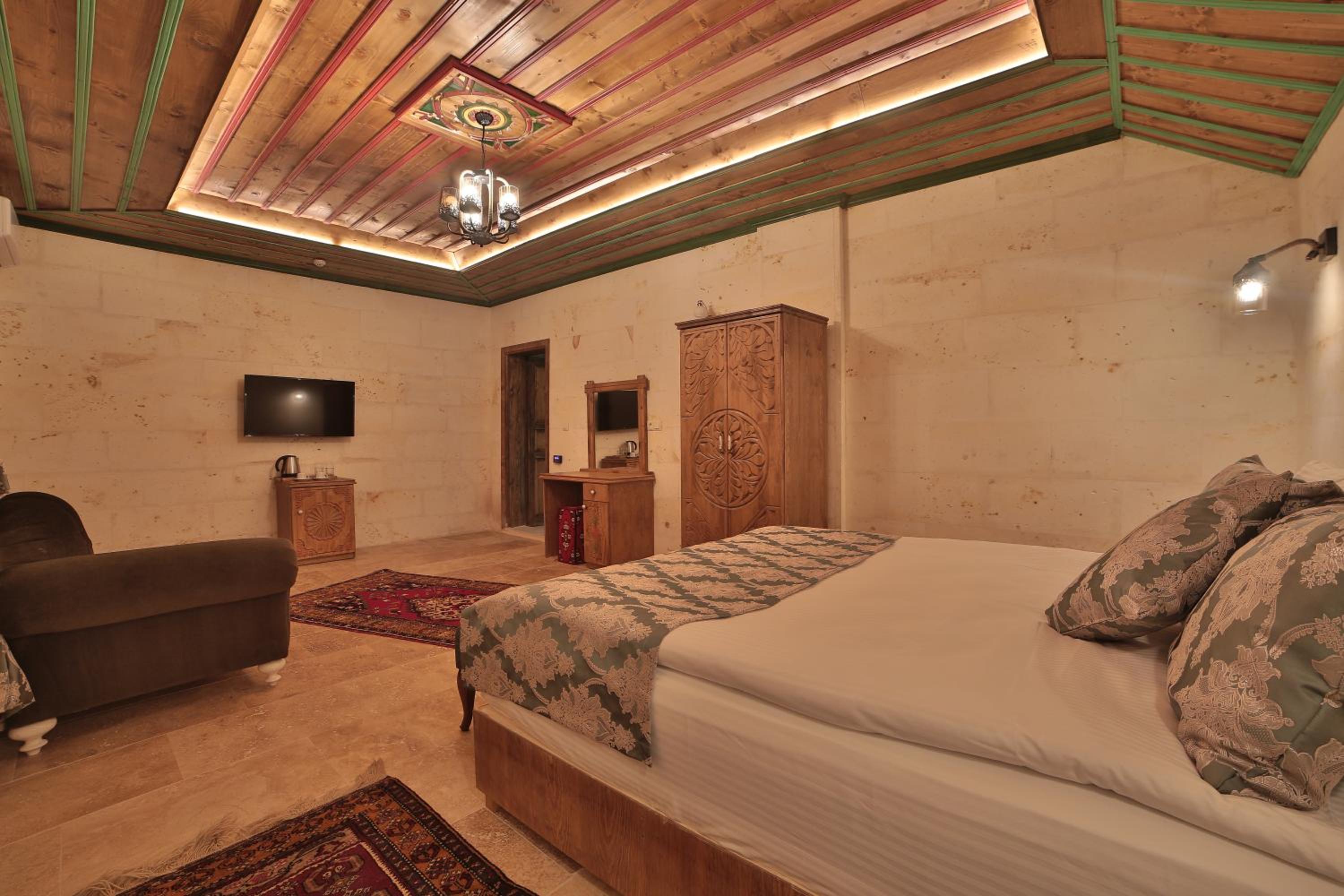 Standard King Room - Photo 5
