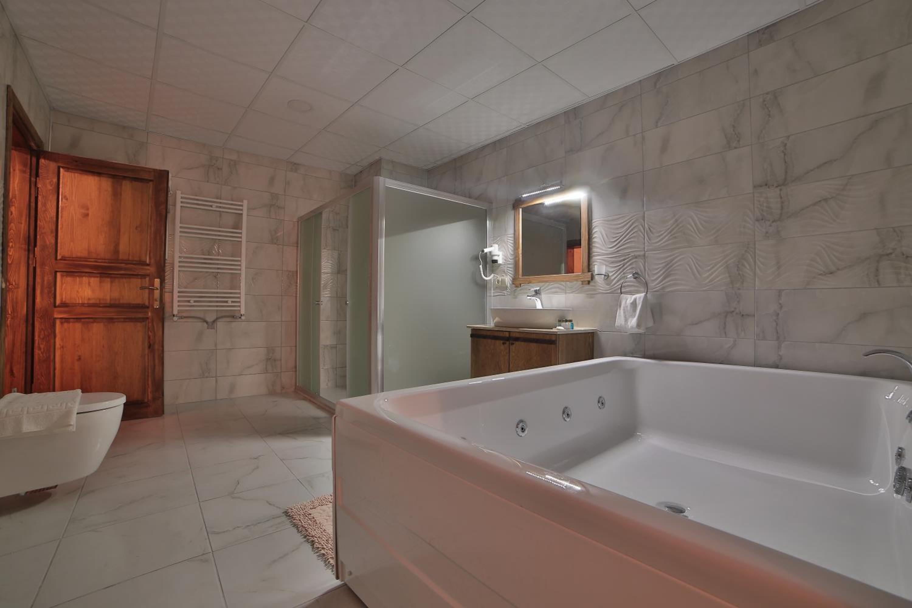Standard King Room - Photo 2