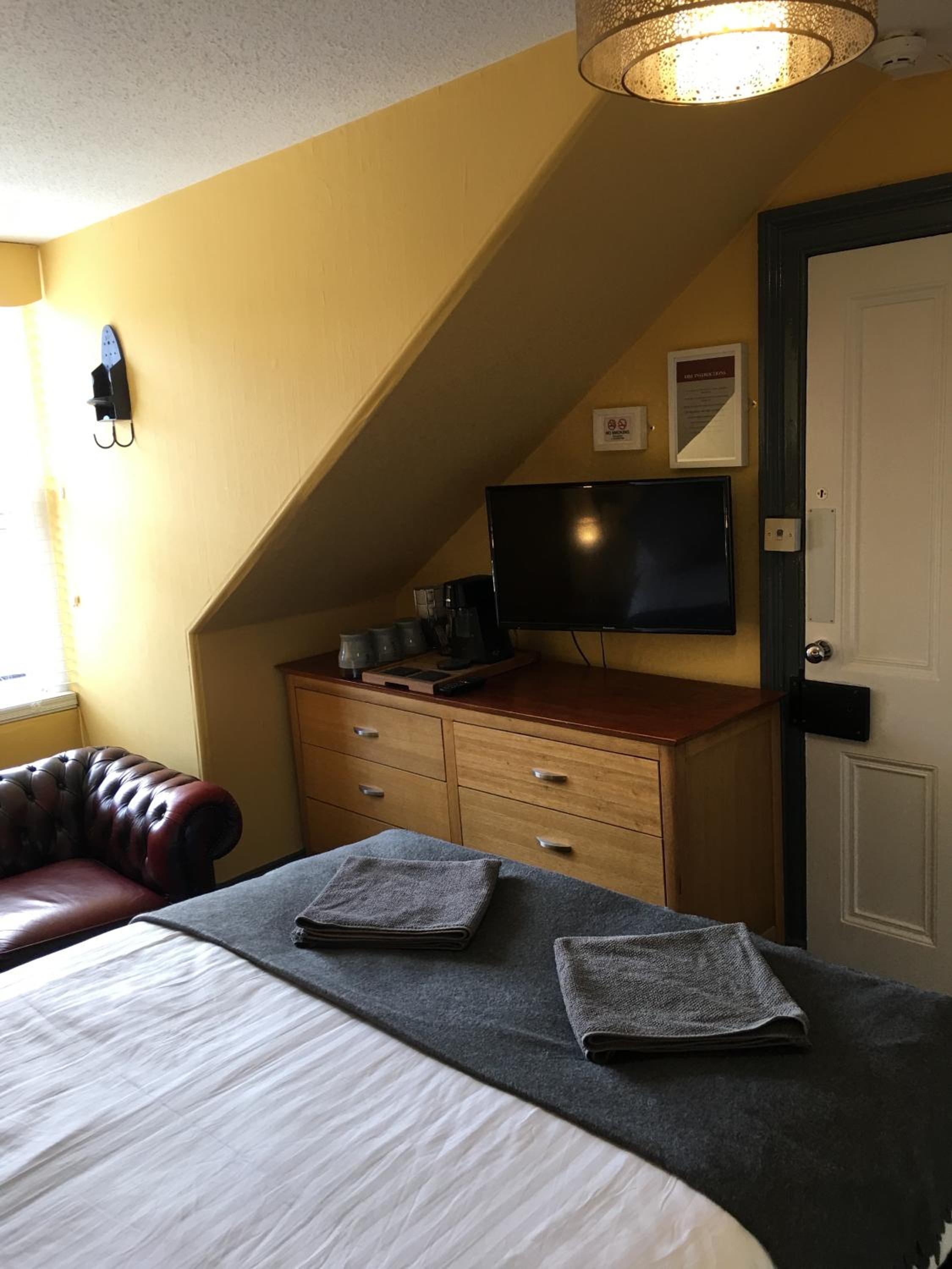 Standard Double Room - Photo 12
