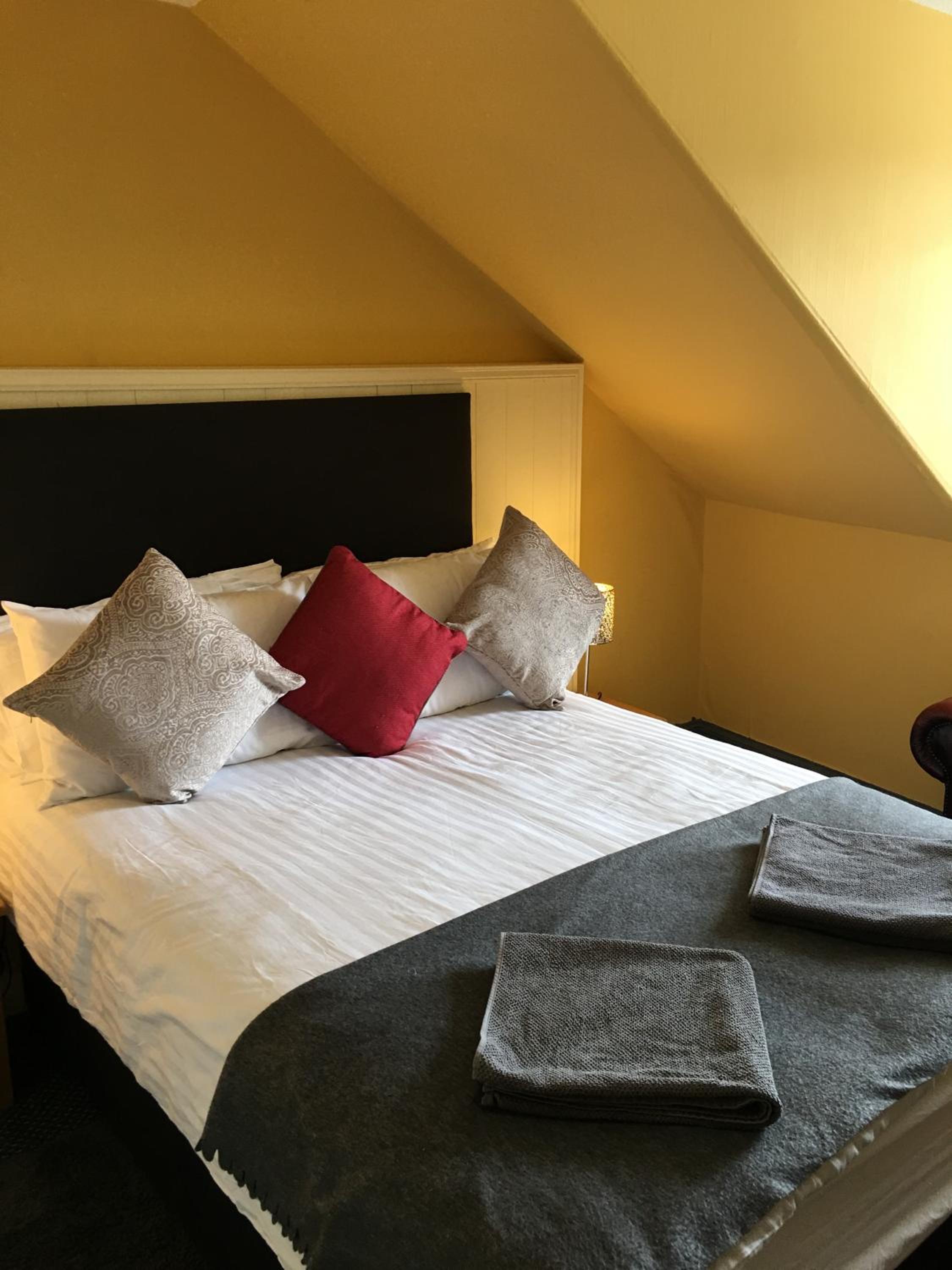 Standard Double Room - Photo 10