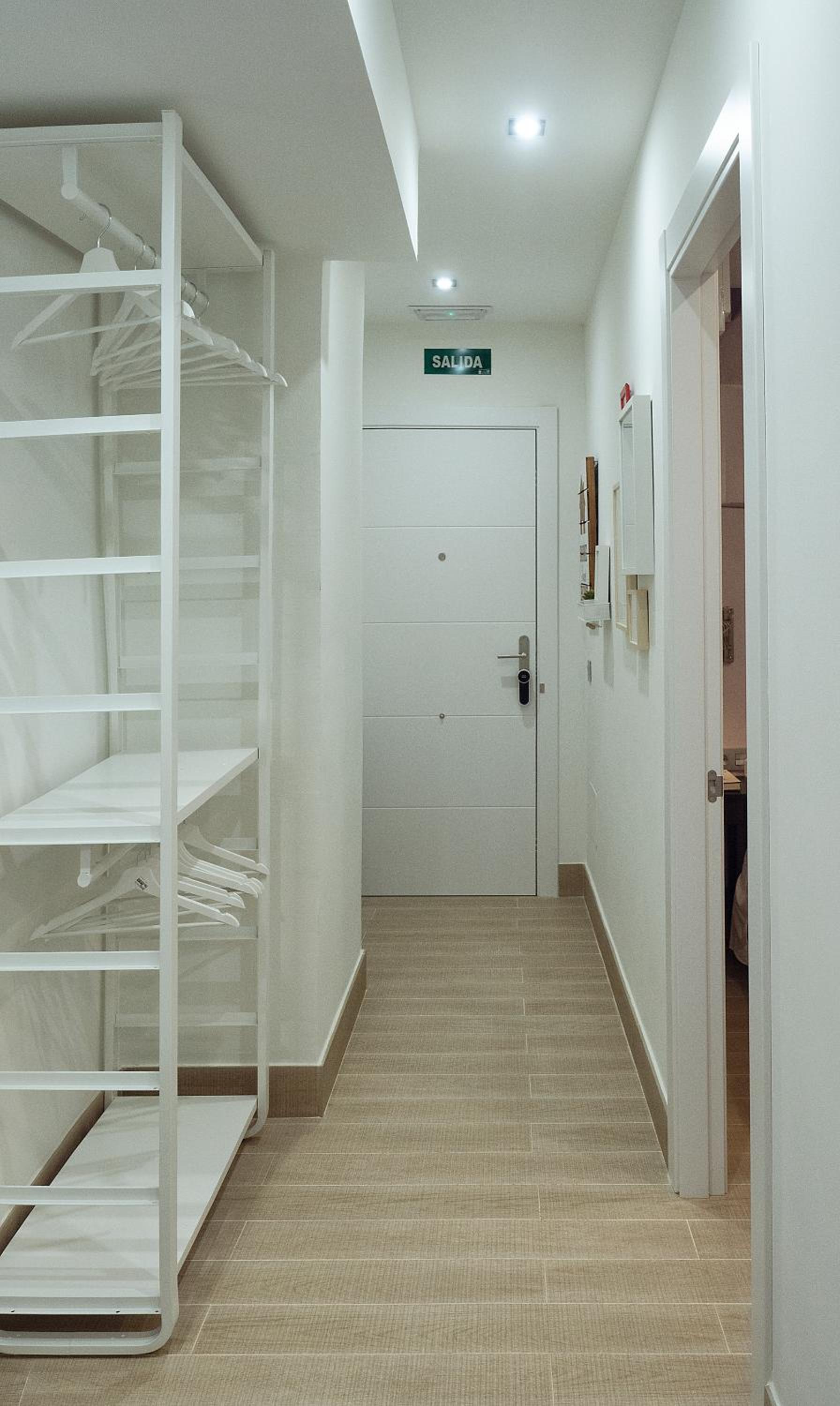 One-Bedroom Apartment - Photo 3