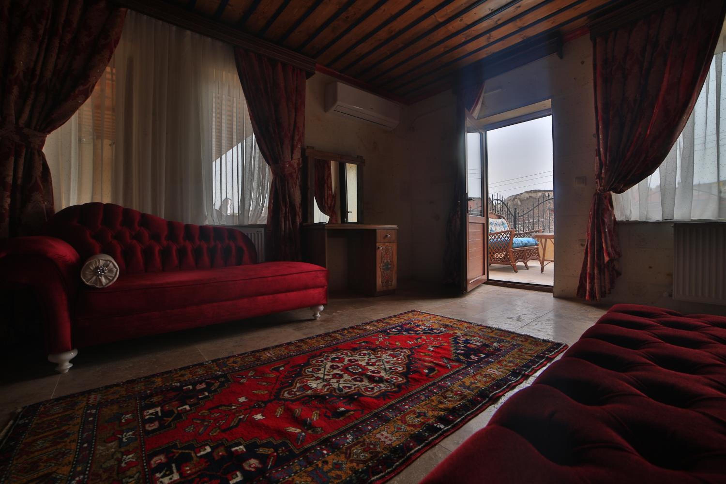 King Room with Balcony - Photo 1
