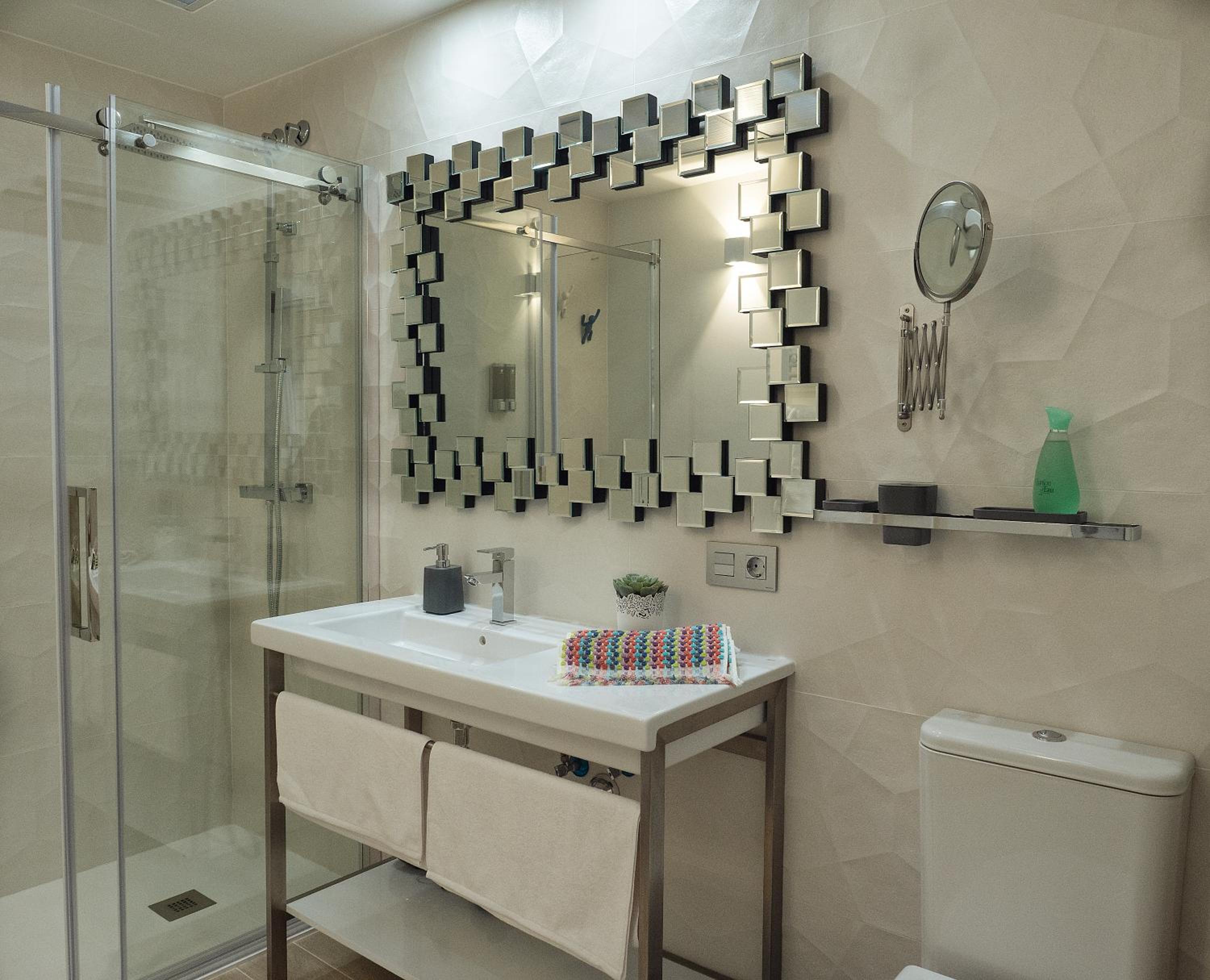 One-Bedroom Apartment - Photo 2