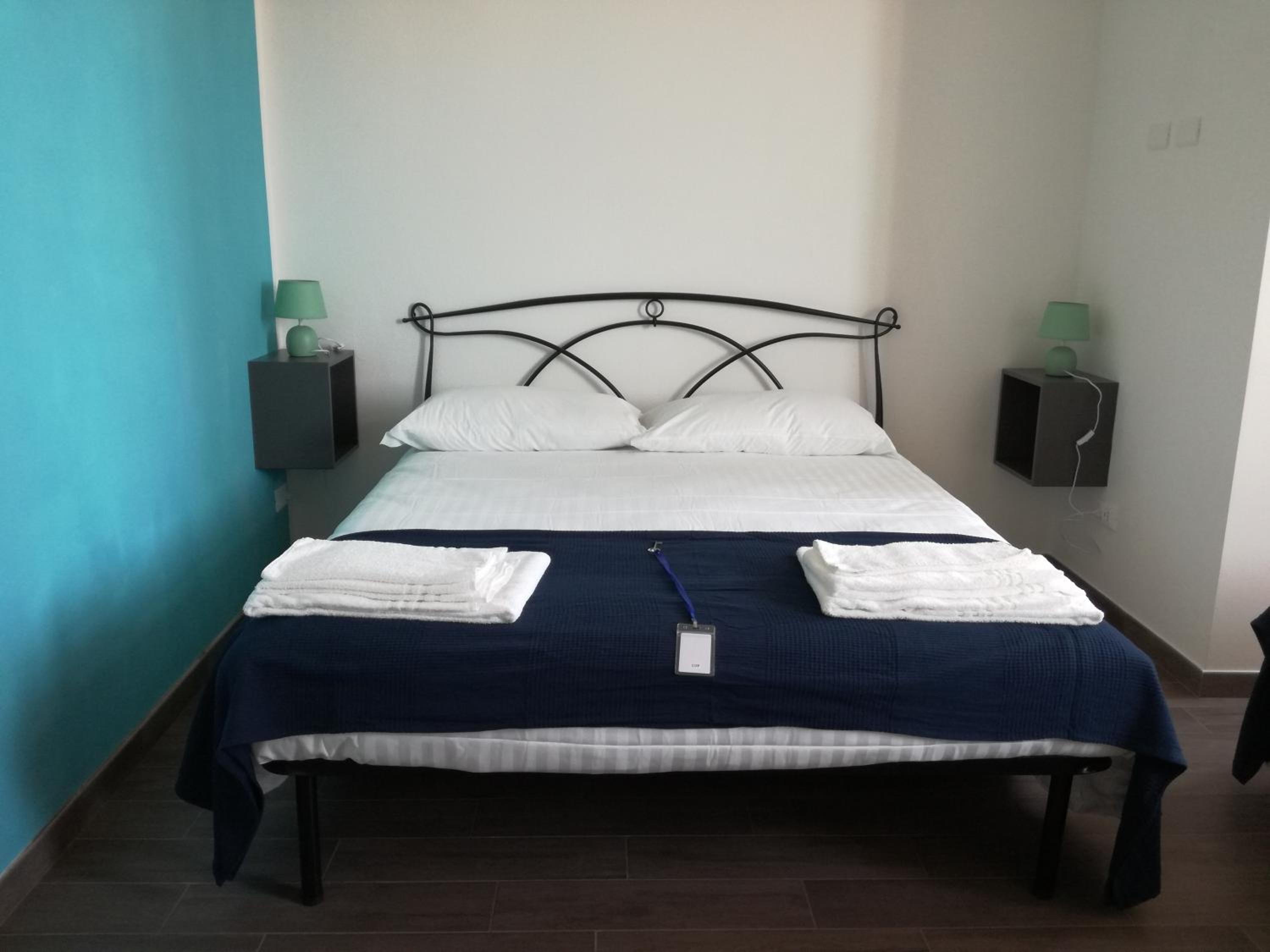 Quadruple Room with Private Bathroom - Photo 8
