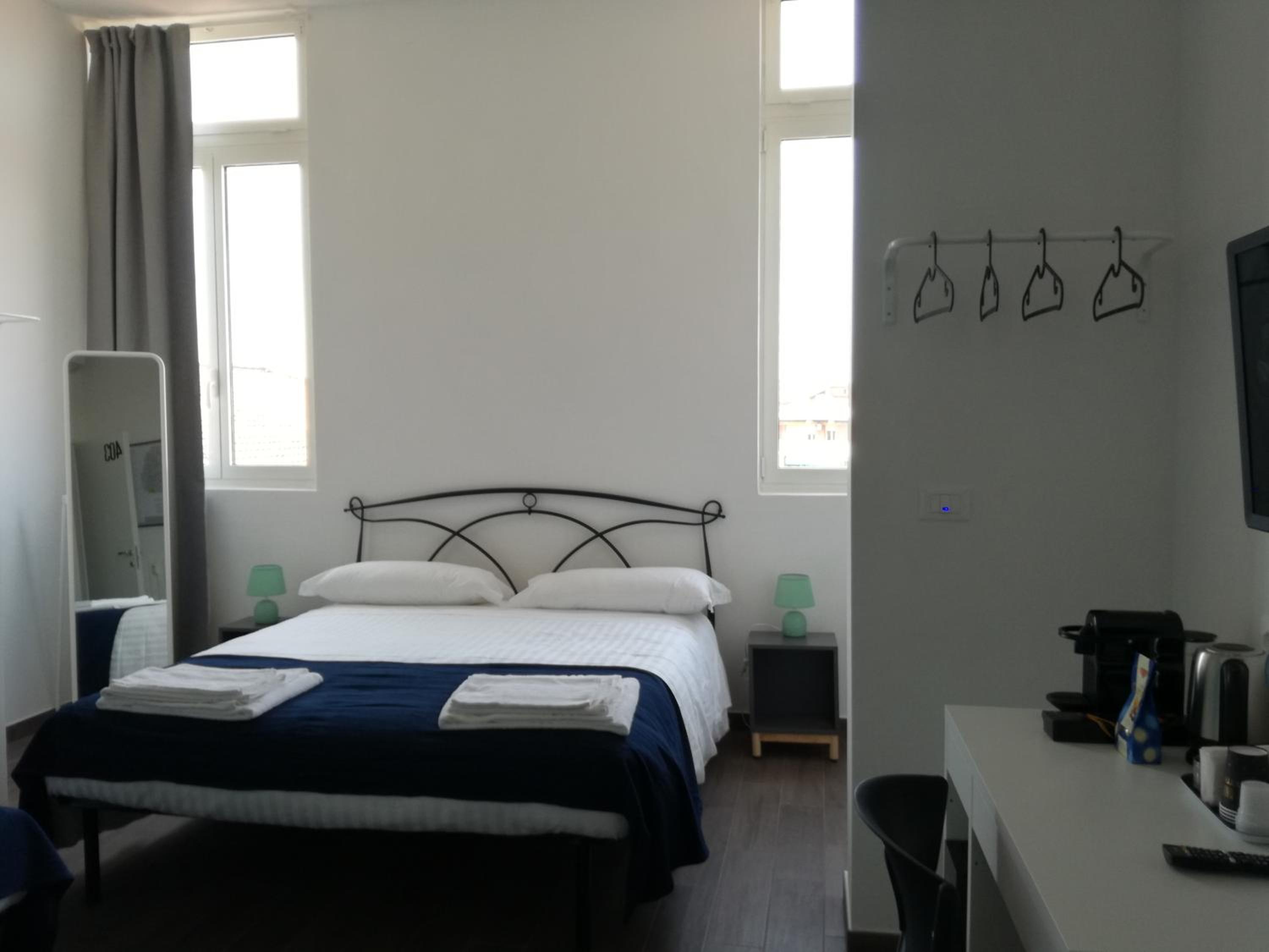 Quadruple Room with Private Bathroom - Photo 5
