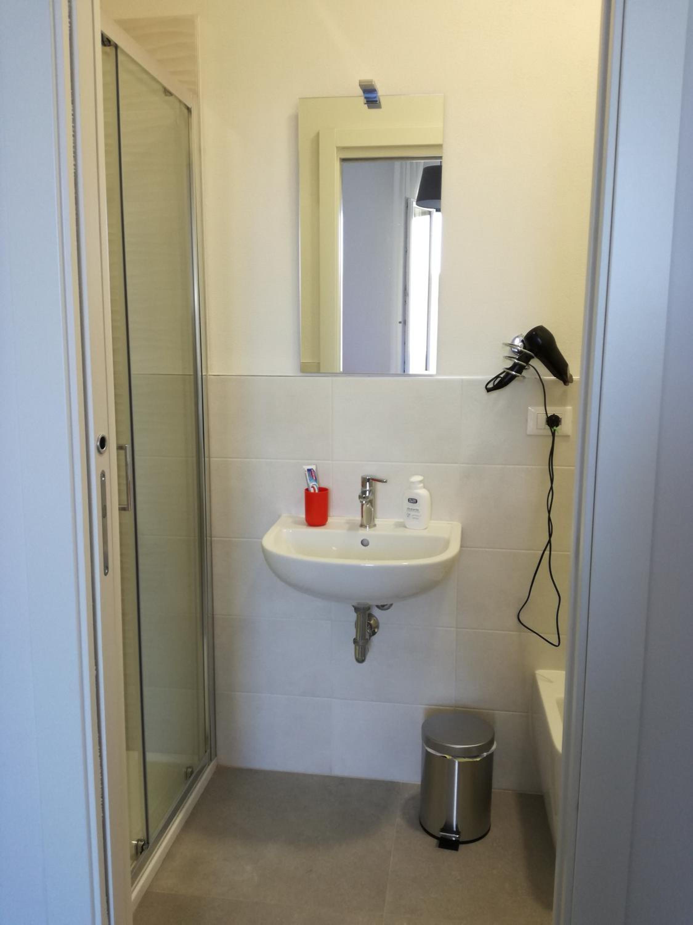 Deluxe Double Room with Extra Bed - Photo 8