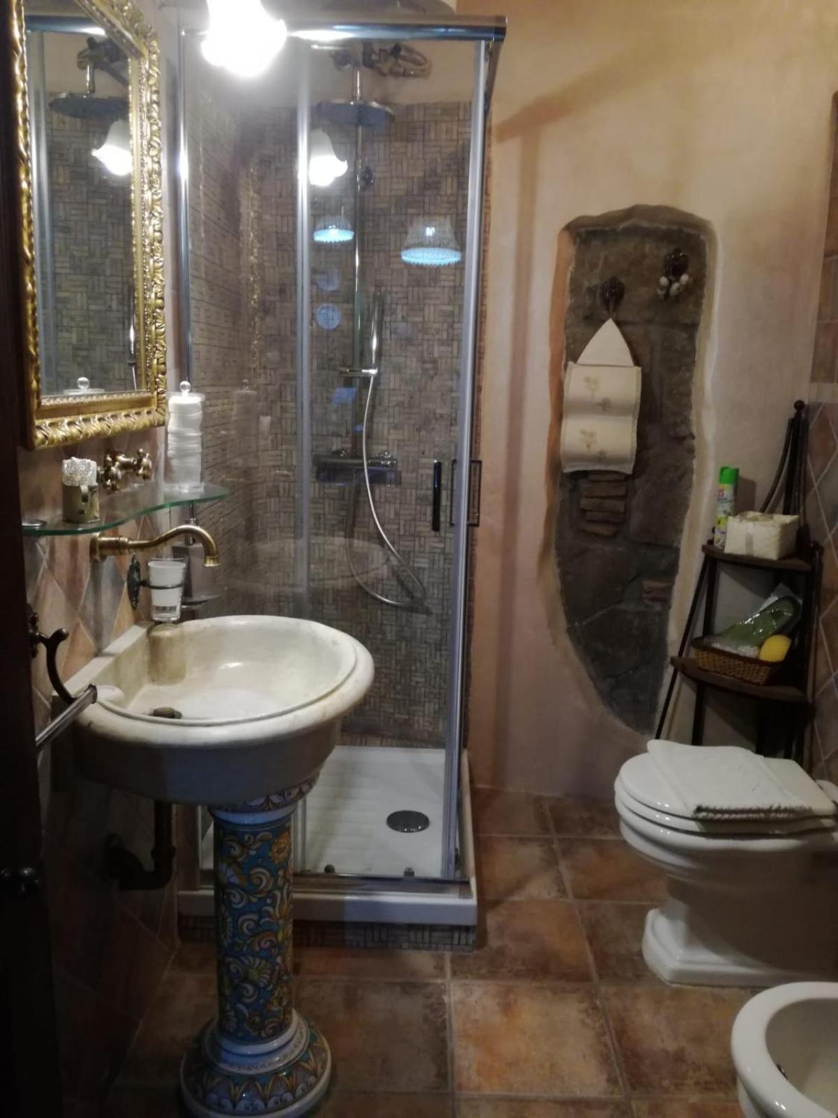 One-Bedroom House - Photo 36