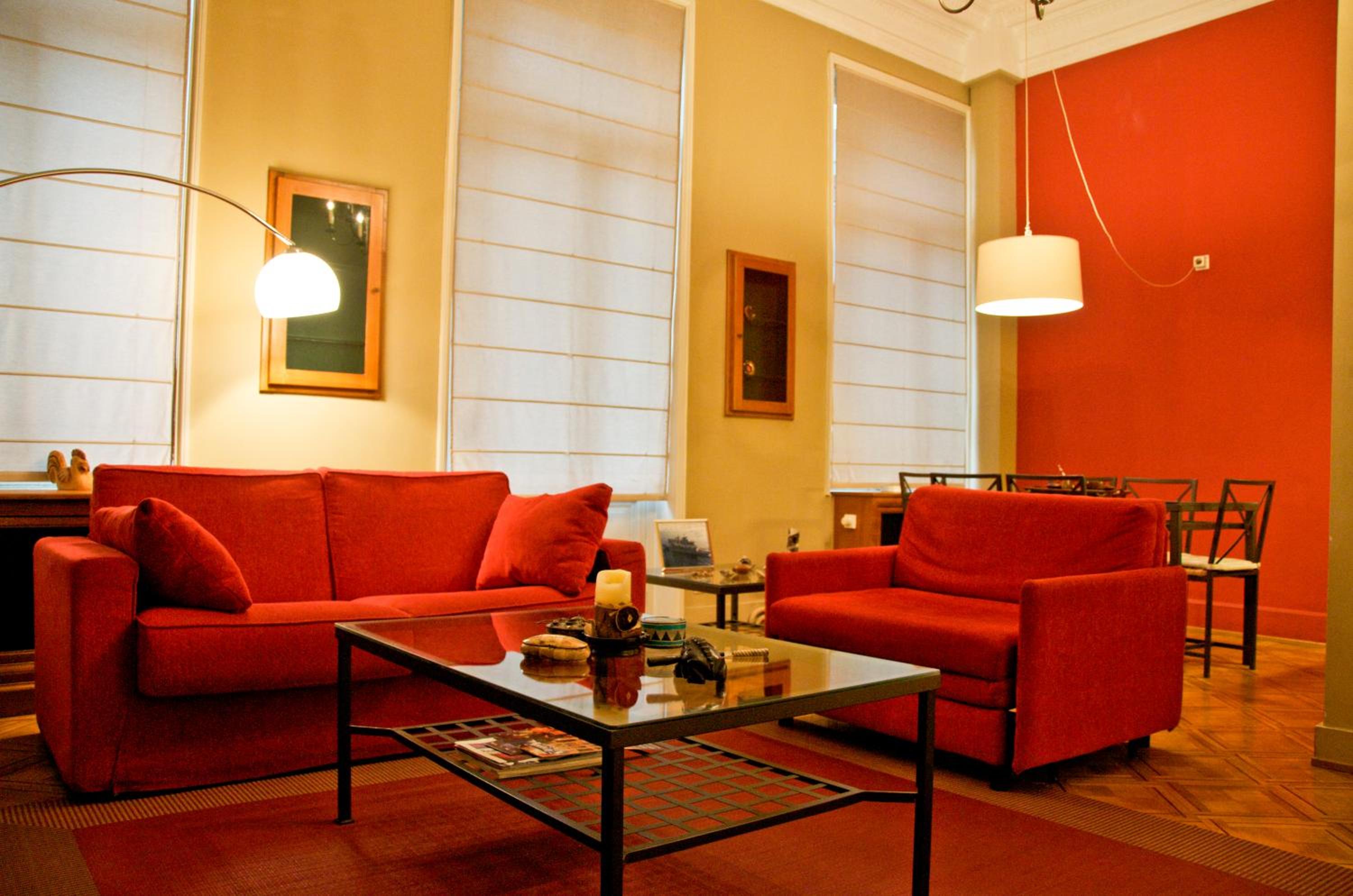 One-Bedroom Apartment photo 1