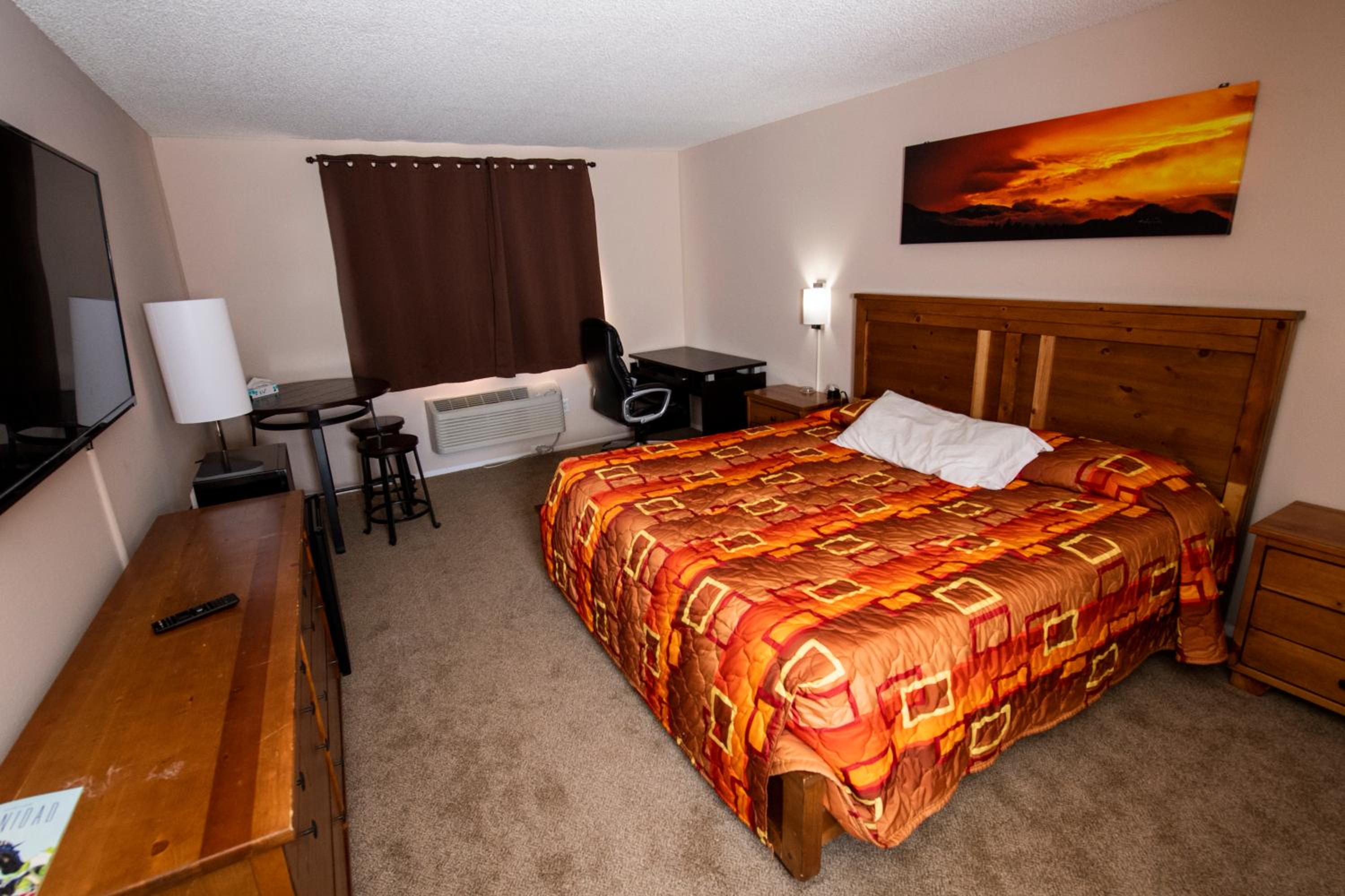 Deluxe King Room photo 1