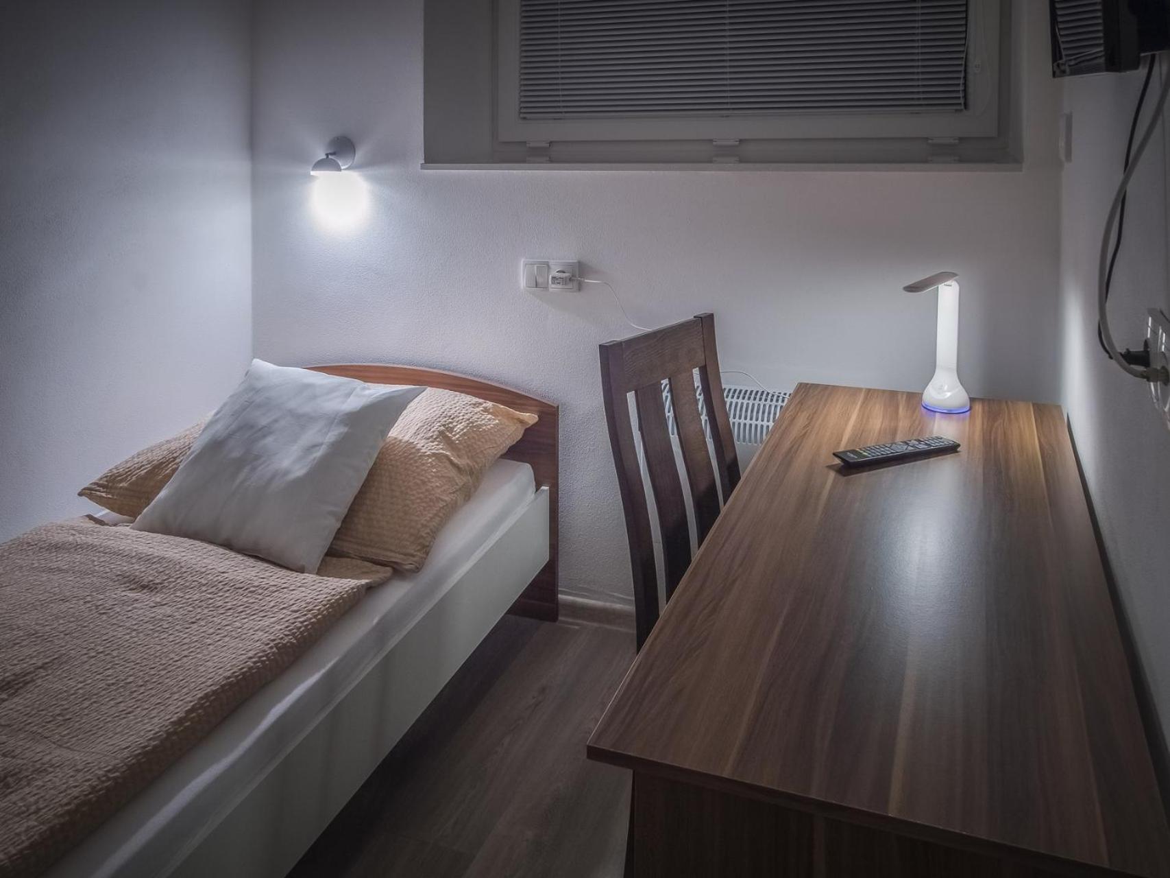 Single Room with Private Bathroom photo 1