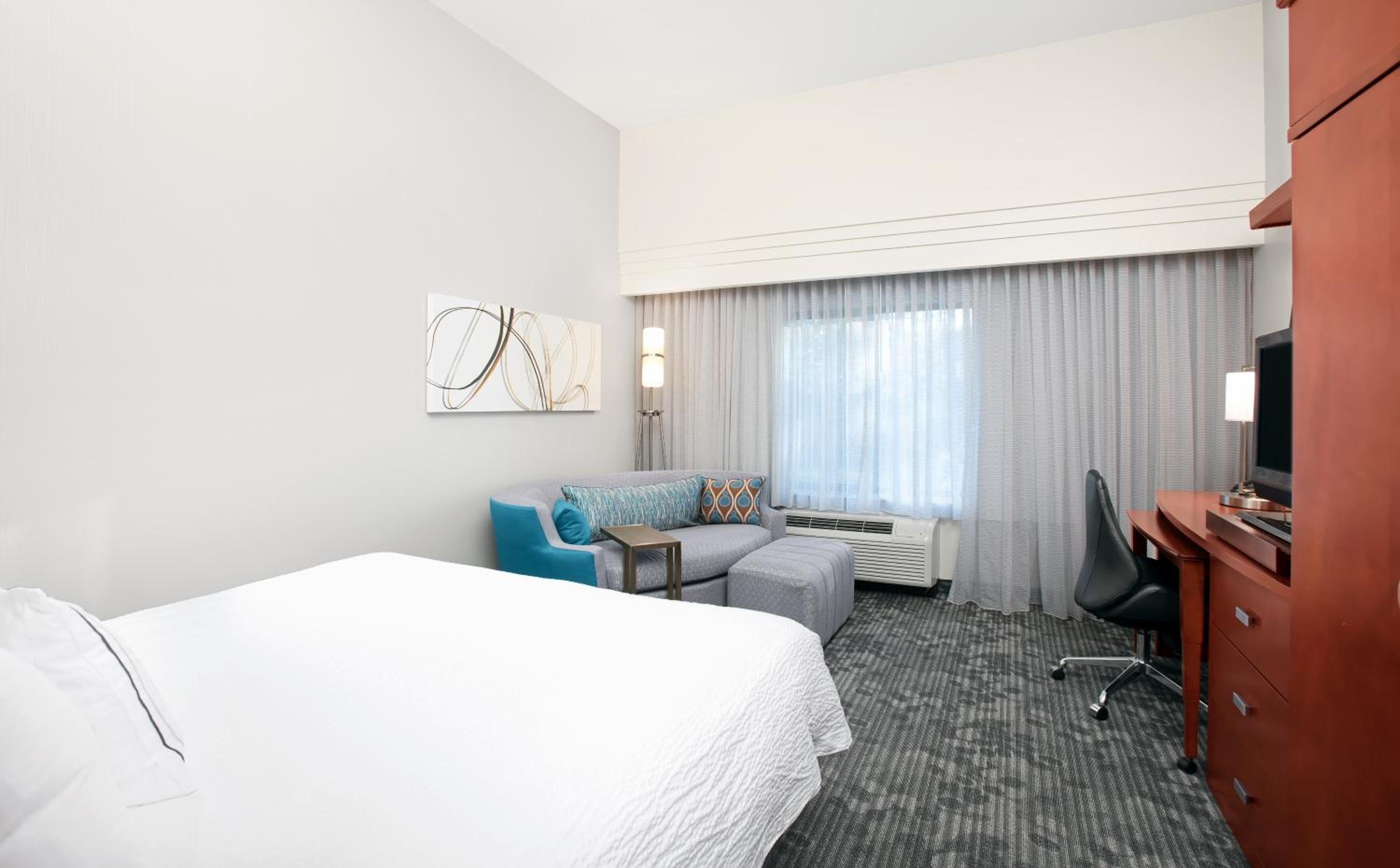 King Room with Sofa Bed - Photo 1