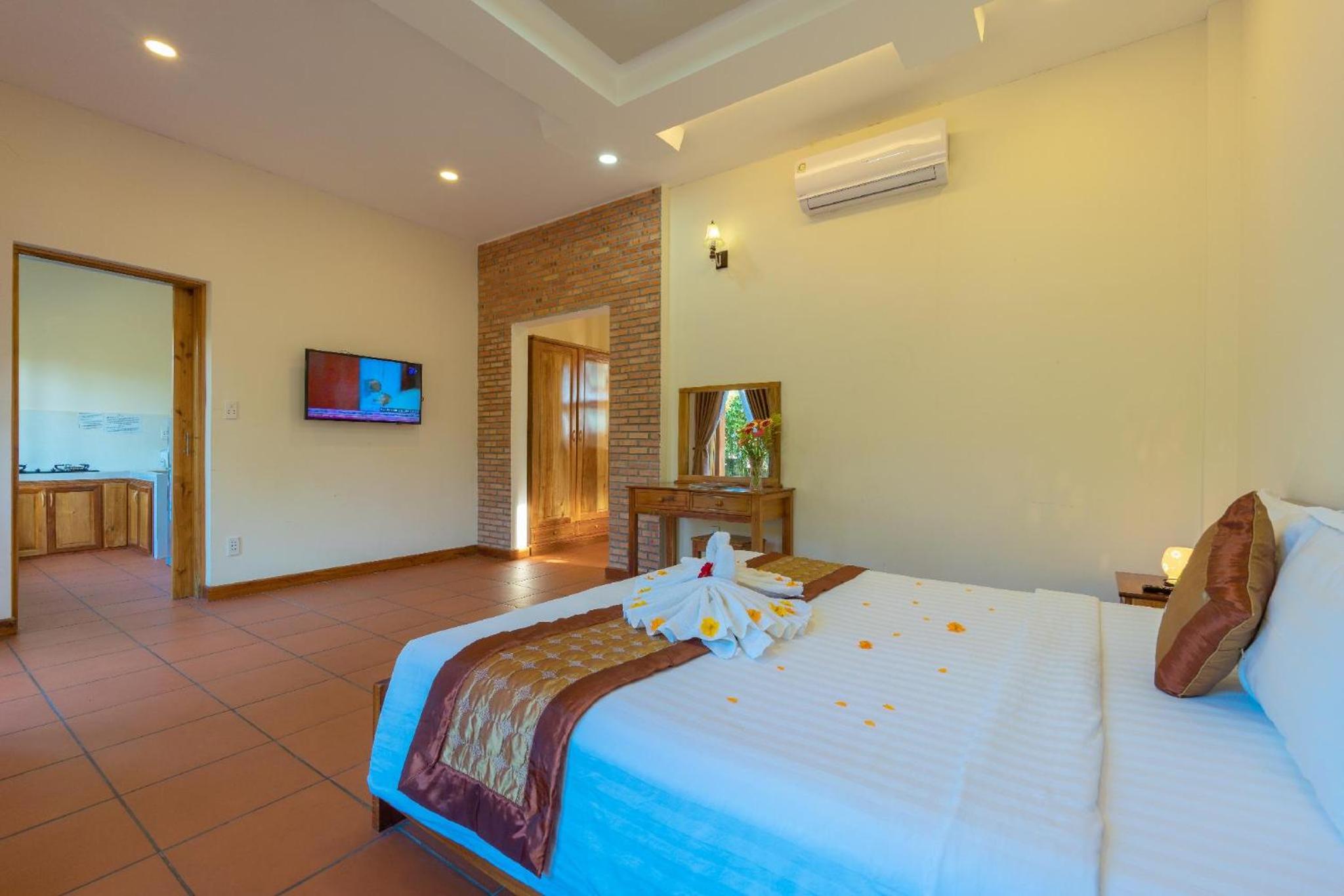 Deluxe Bungalow - Photo 13