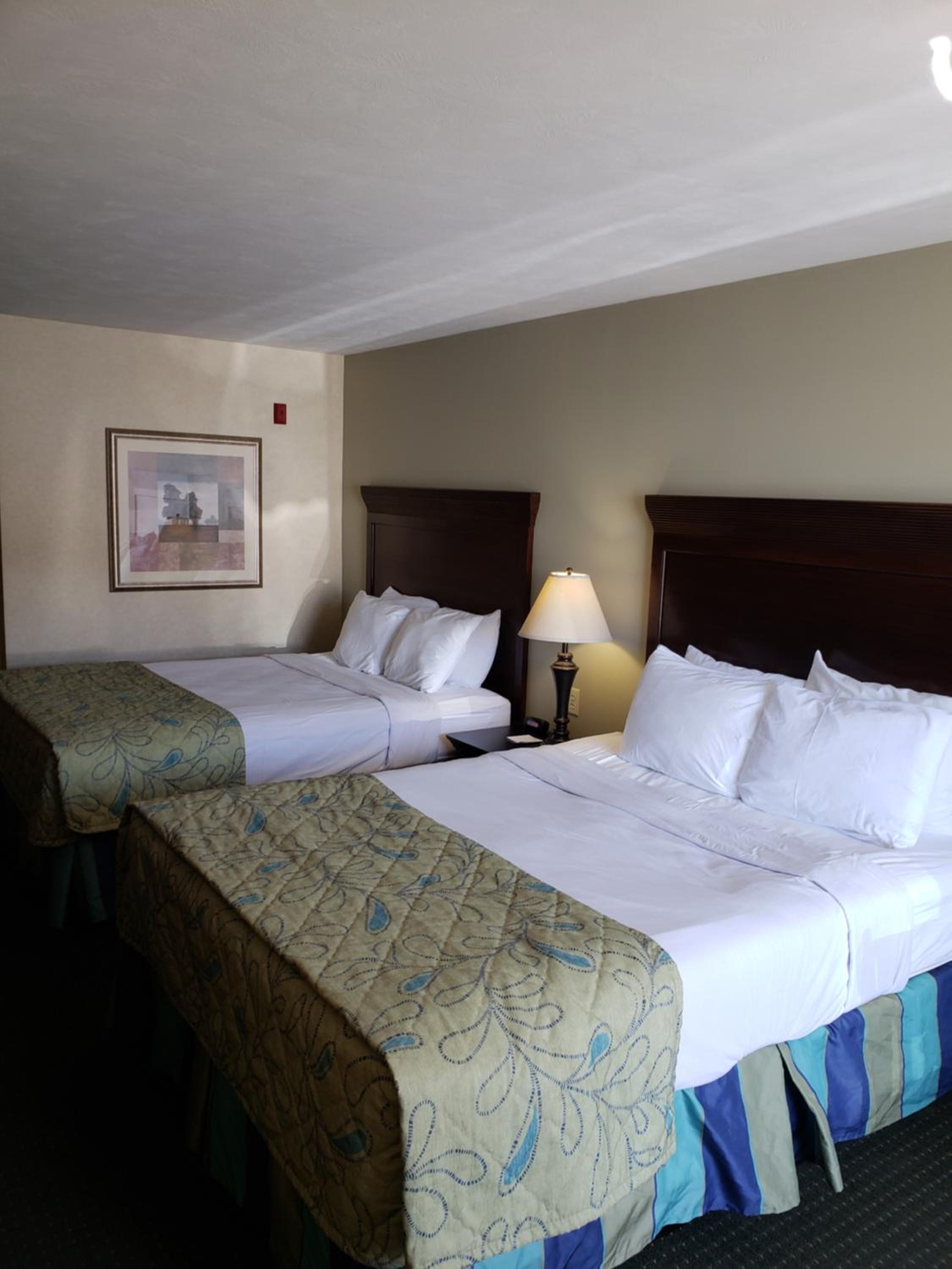 Queen Room With Two Queen Beds - Non-Smoking - Photo 1