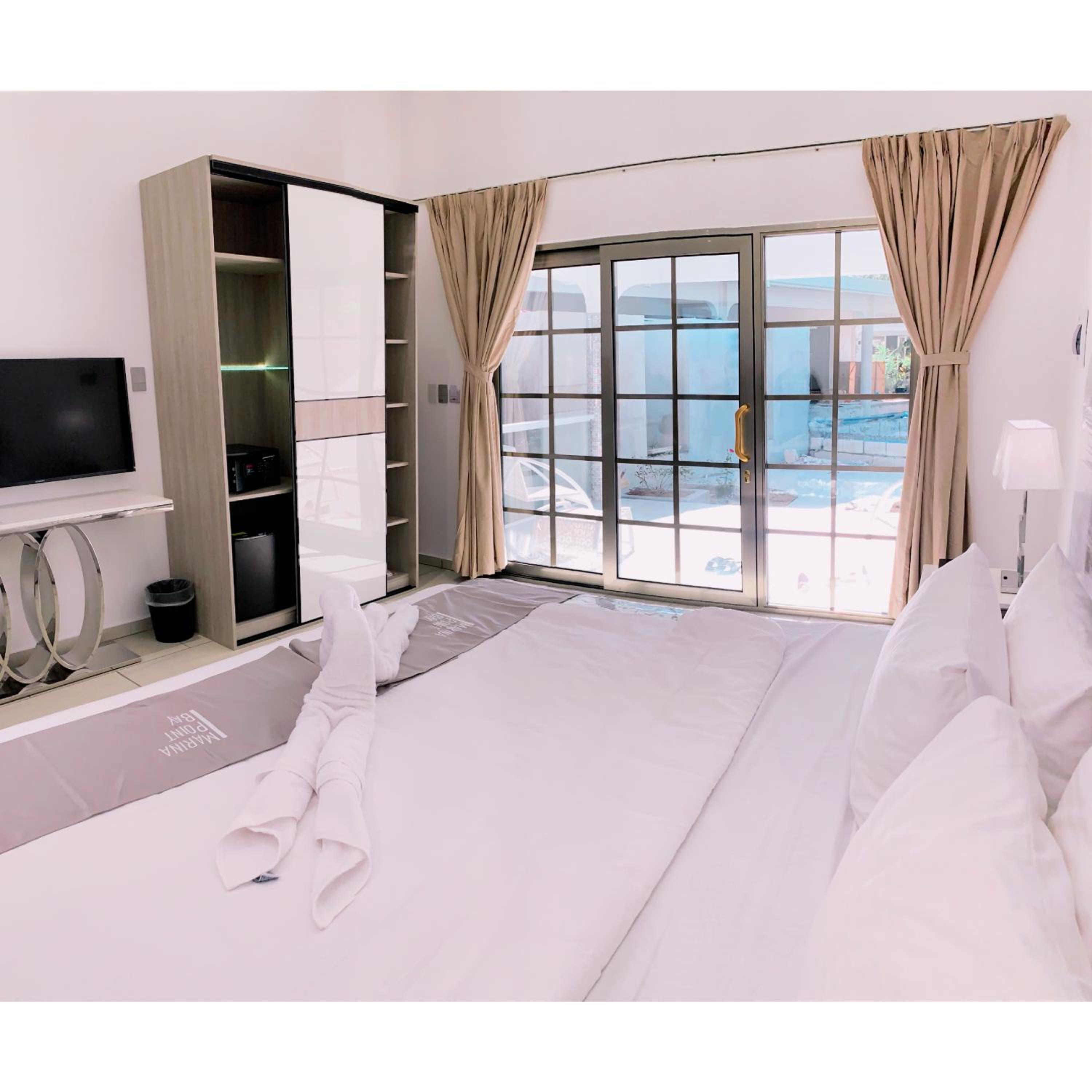 Suite with Private Pool - Photo 9