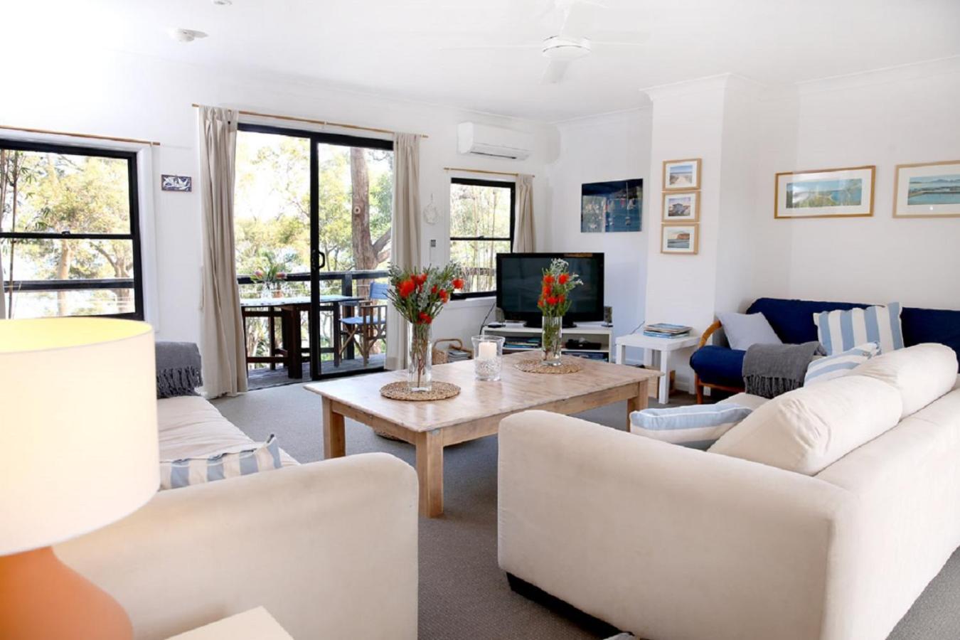 One-Bedroom Apartment with Sea View