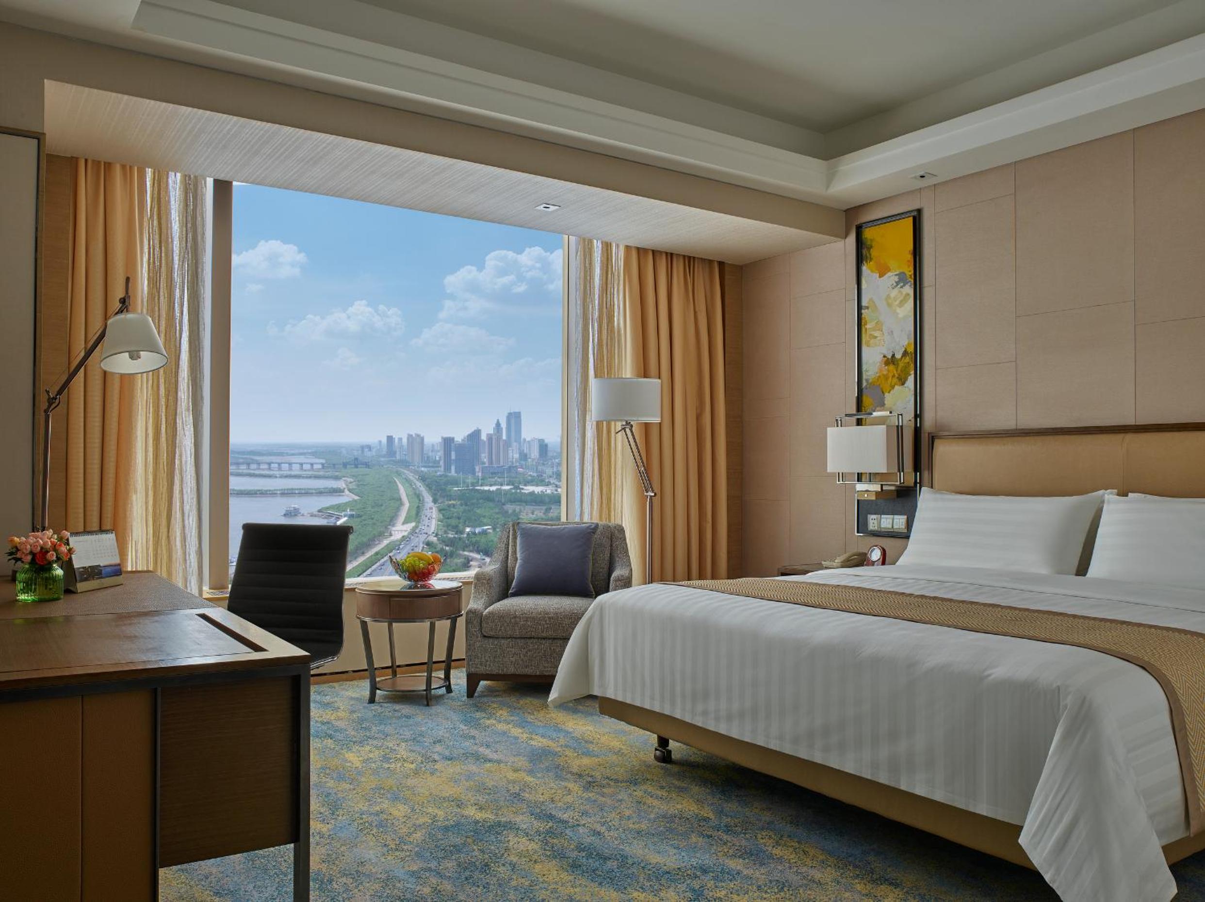 Horizon Deluxe River View King
