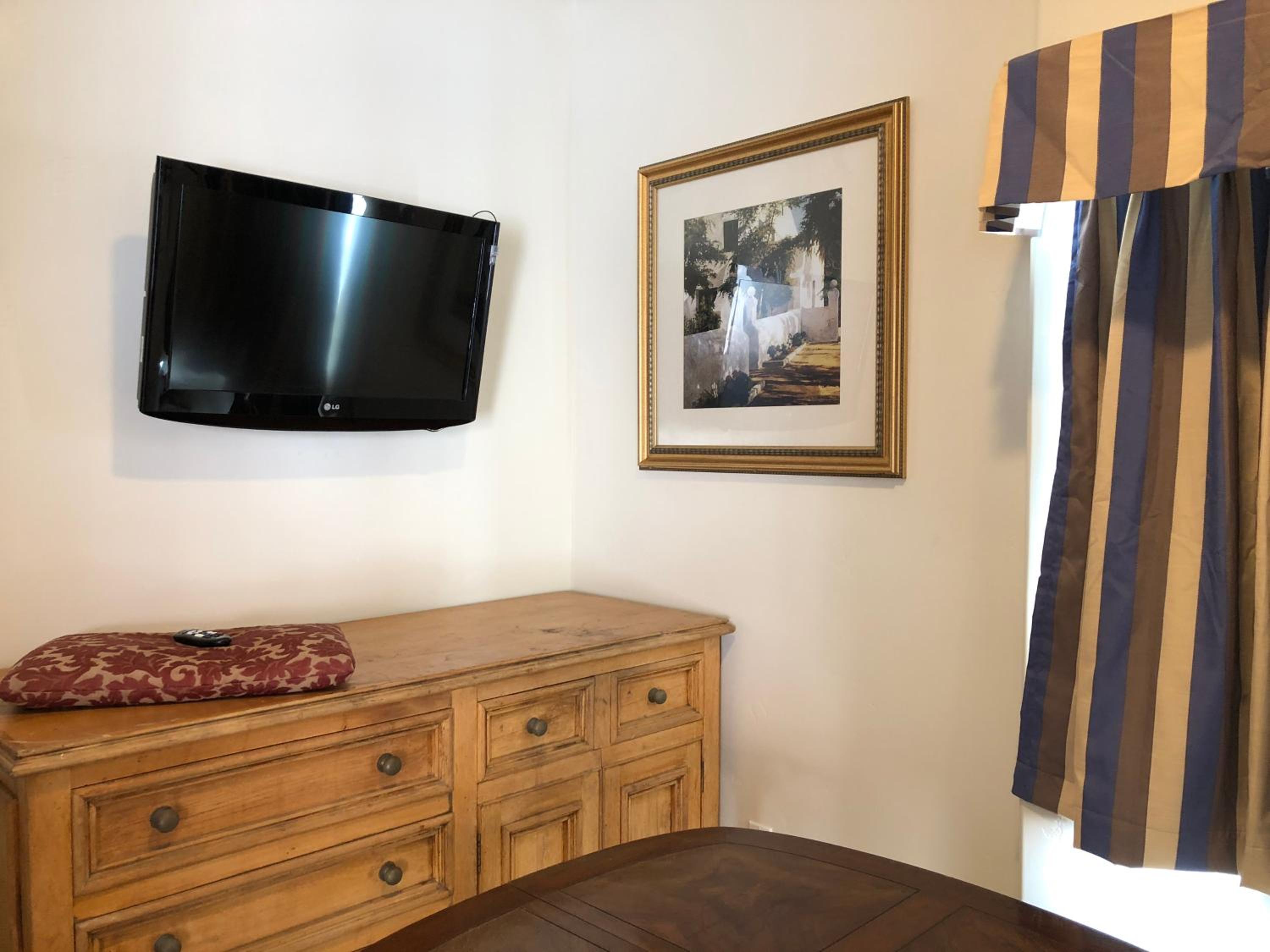 Queen Suite photo 3
