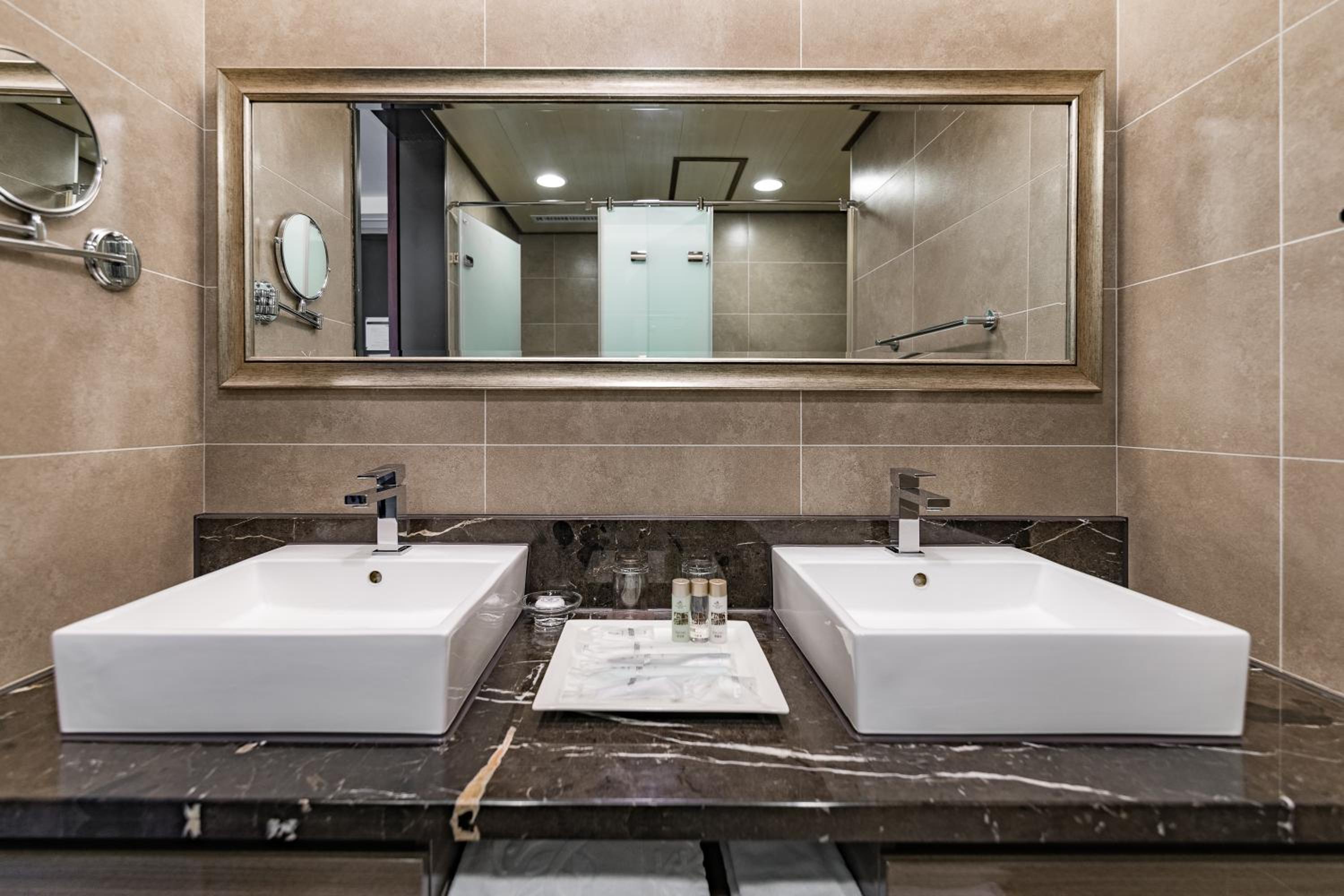 Deluxe Twin Room - Hotel Area - Photo 7