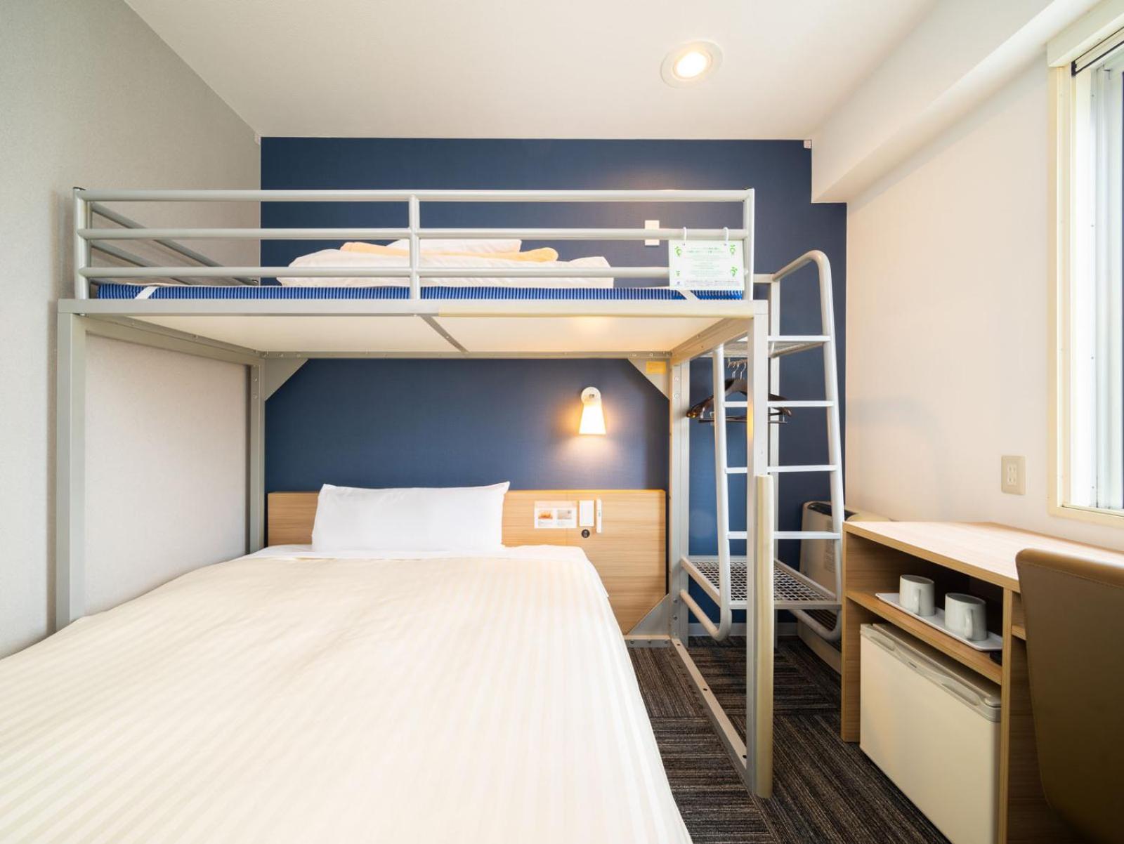 Room with Double Bed and Bunk Bed - Smoking photo 3