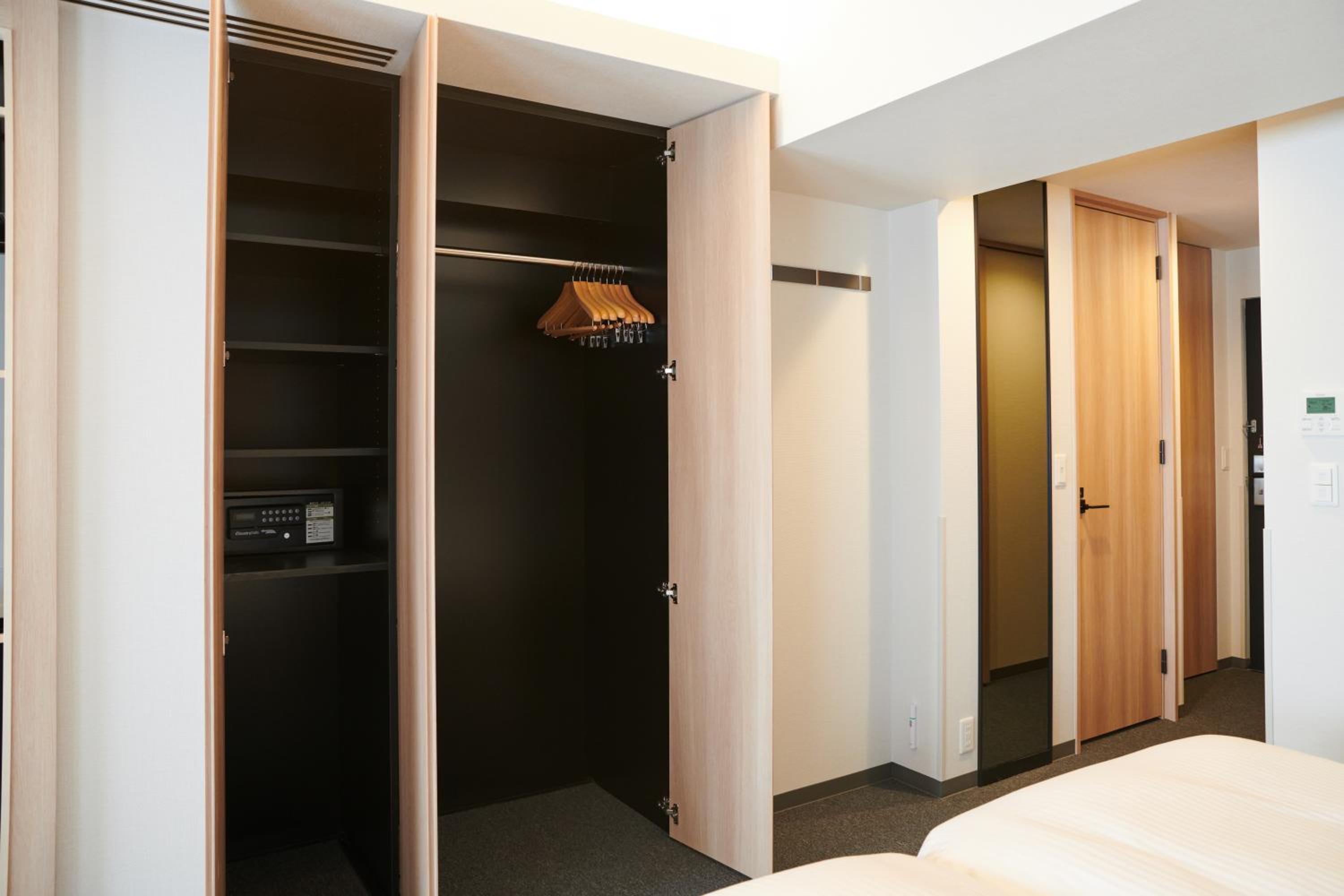 One-Bedroom Japanese Apartment For 5 photo 3