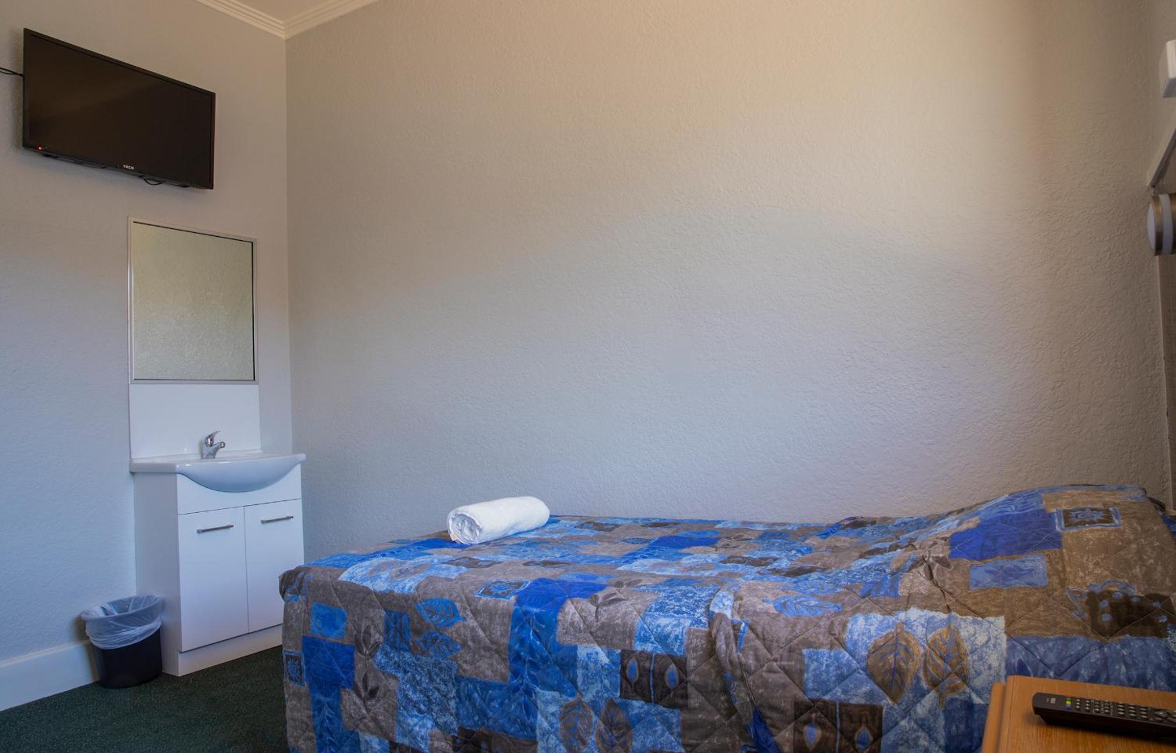 Single Room with Shared Bathroom photo 2