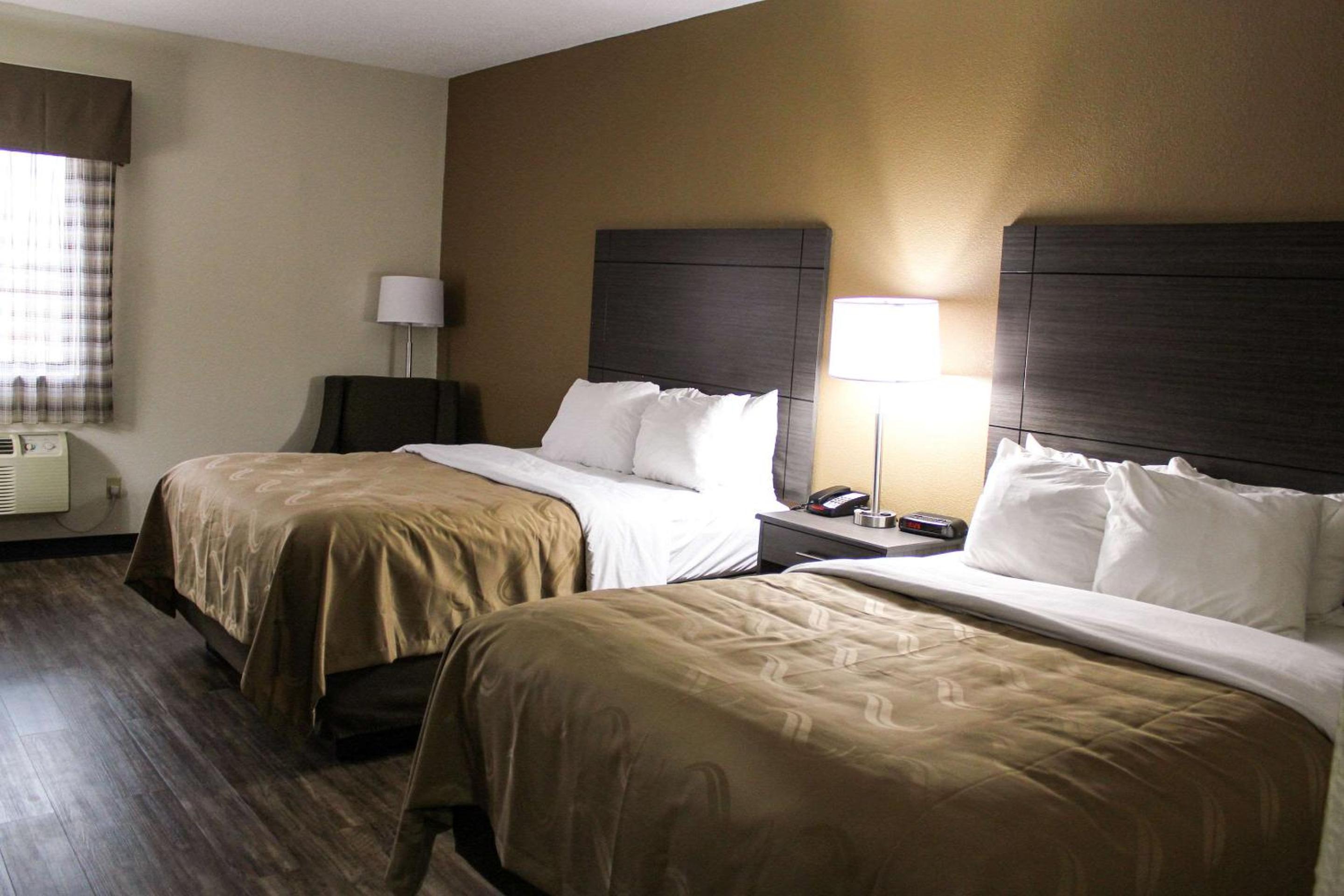 Queen Room with Two Queen Beds - Non-Smoking - Photo 1