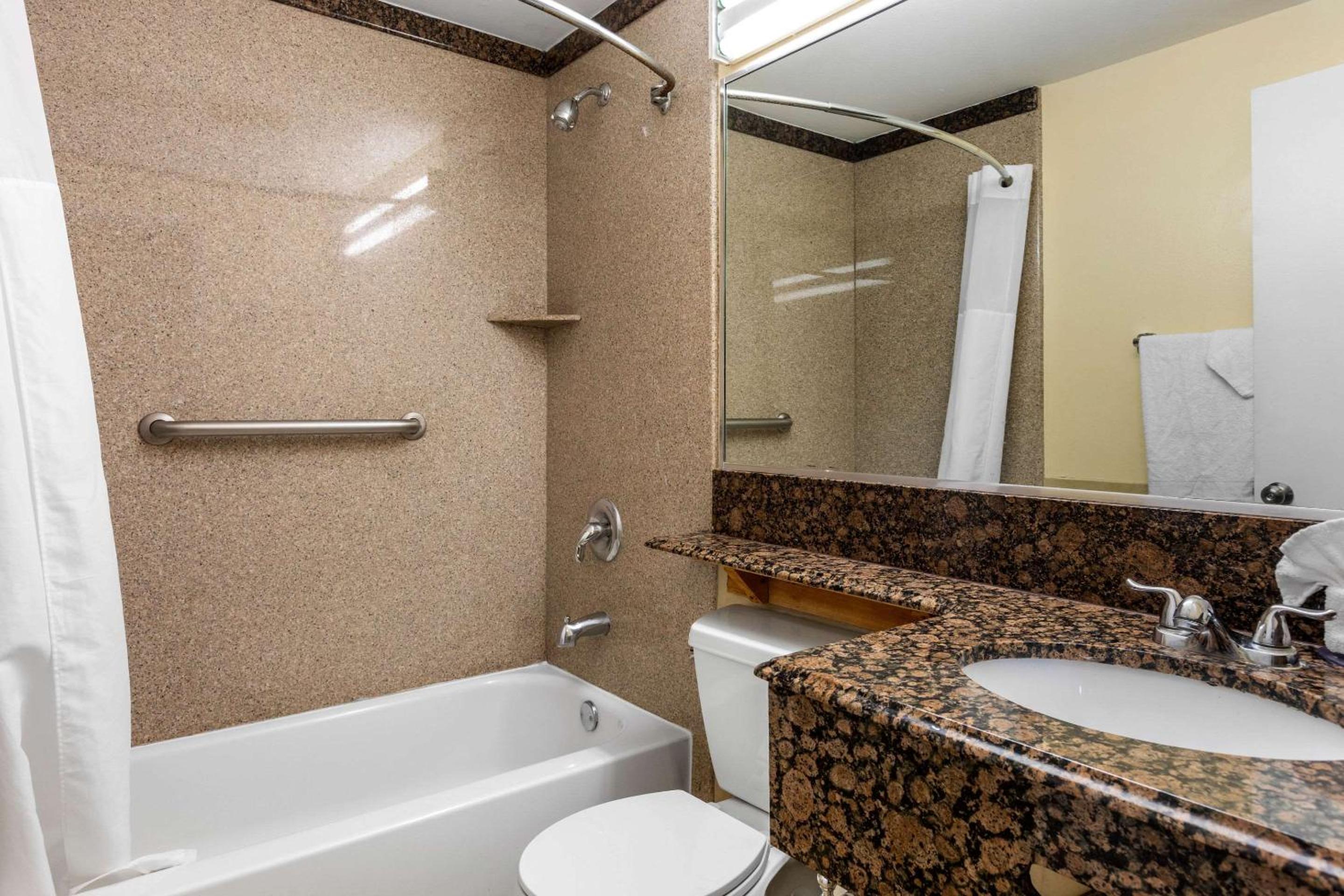 King Room - Non-Smoking - Photo 6