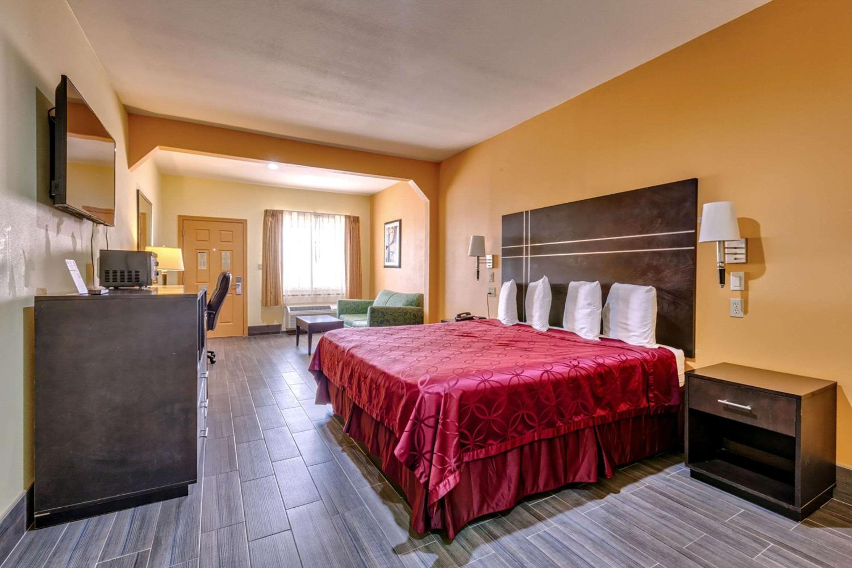 King Room - Non-Smoking - Photo 4