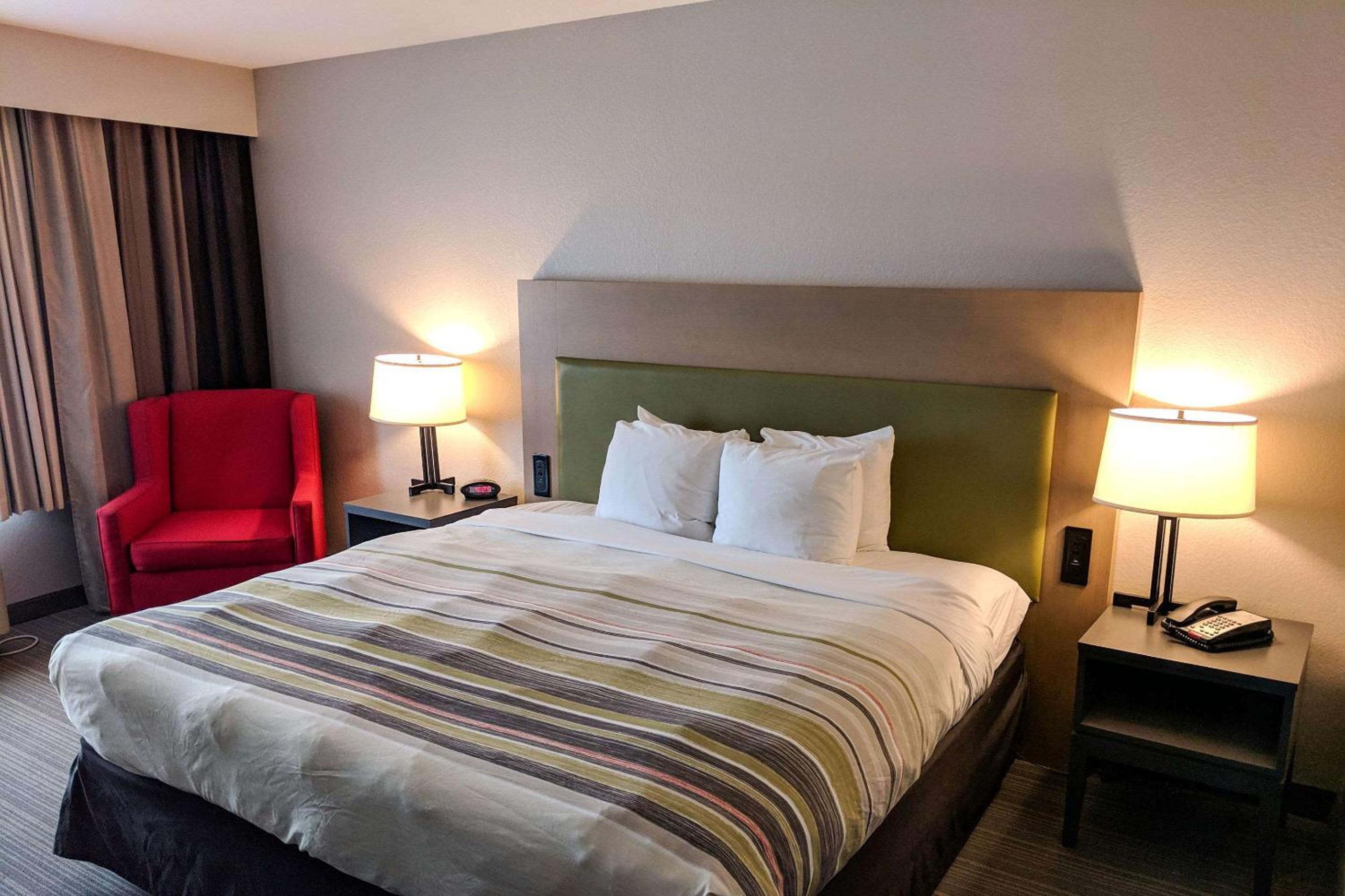 King Studio Suite with Sofa Bed - Non-Smoking photo 2