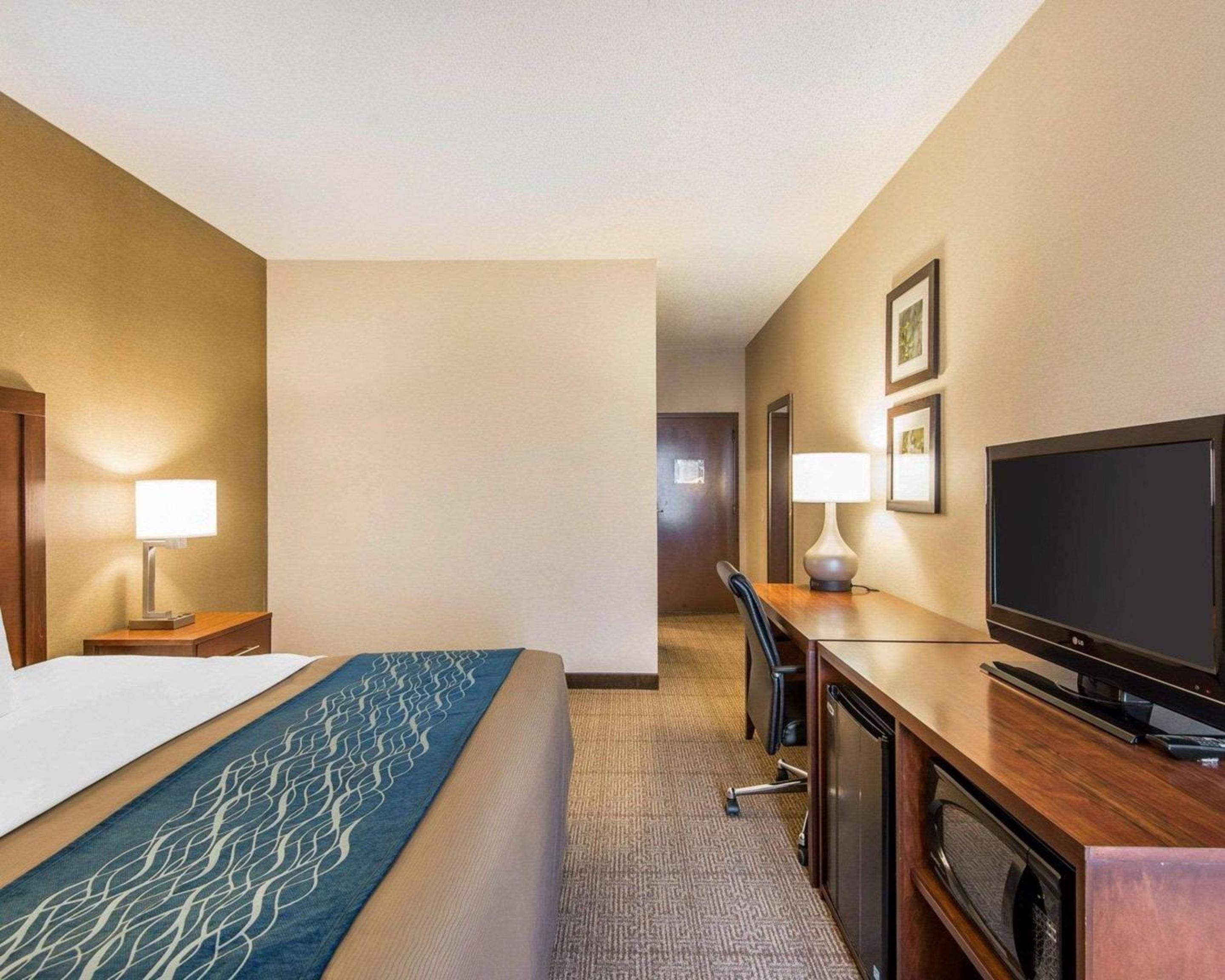 King Room - Non-Smoking - Photo 2