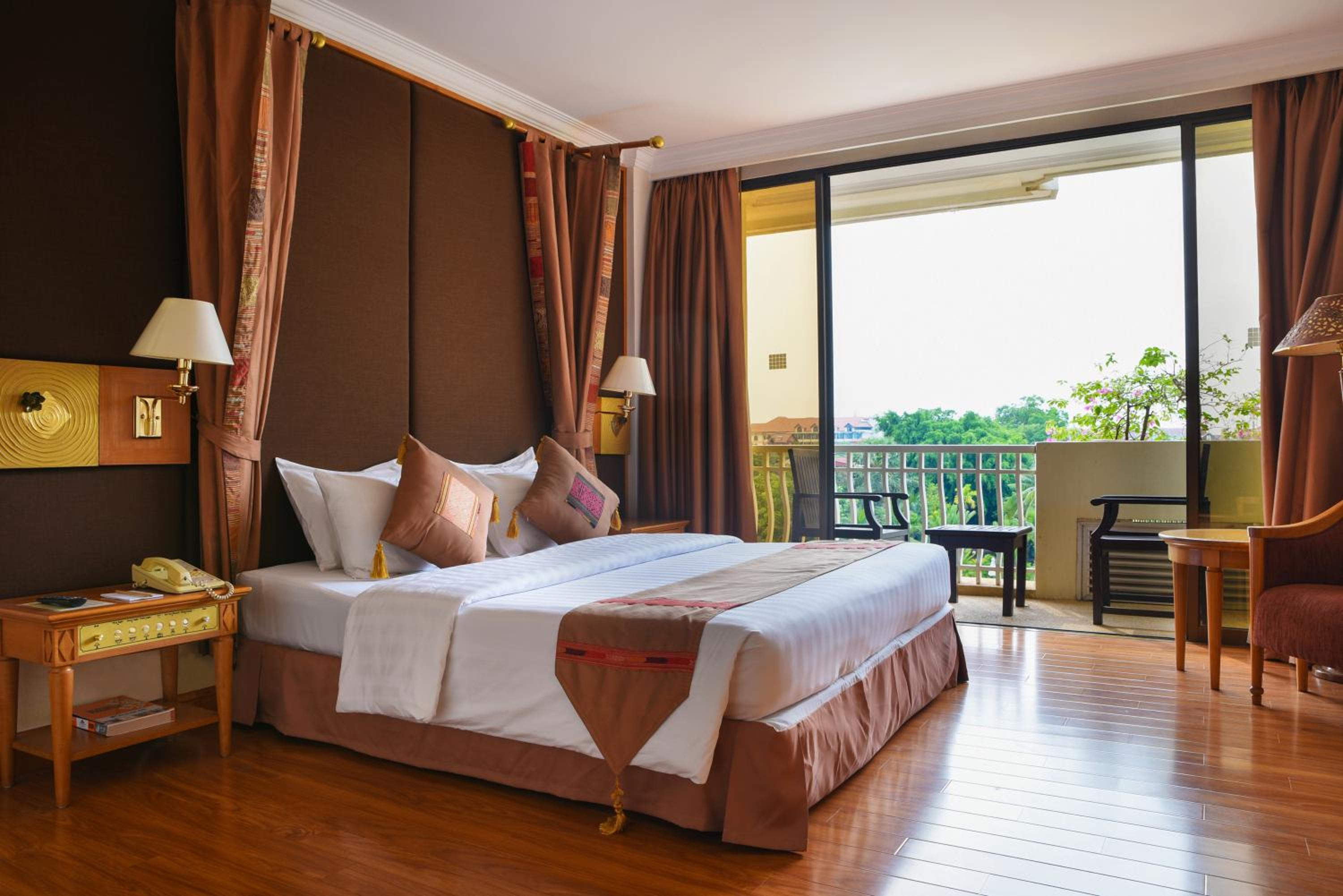 Deluxe Double Room with Balcony Pool View - Photo 3
