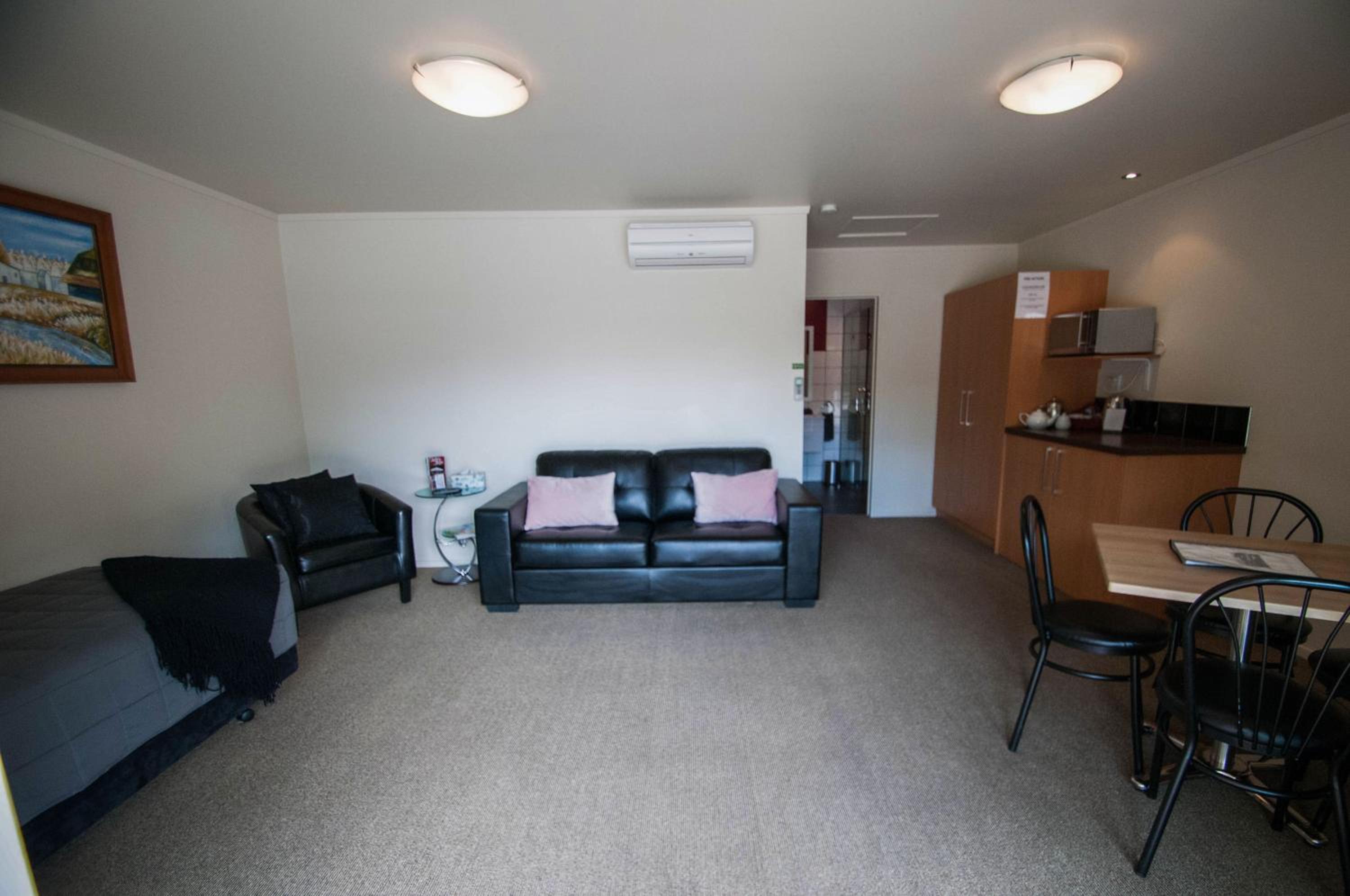 Family Room - Photo 9