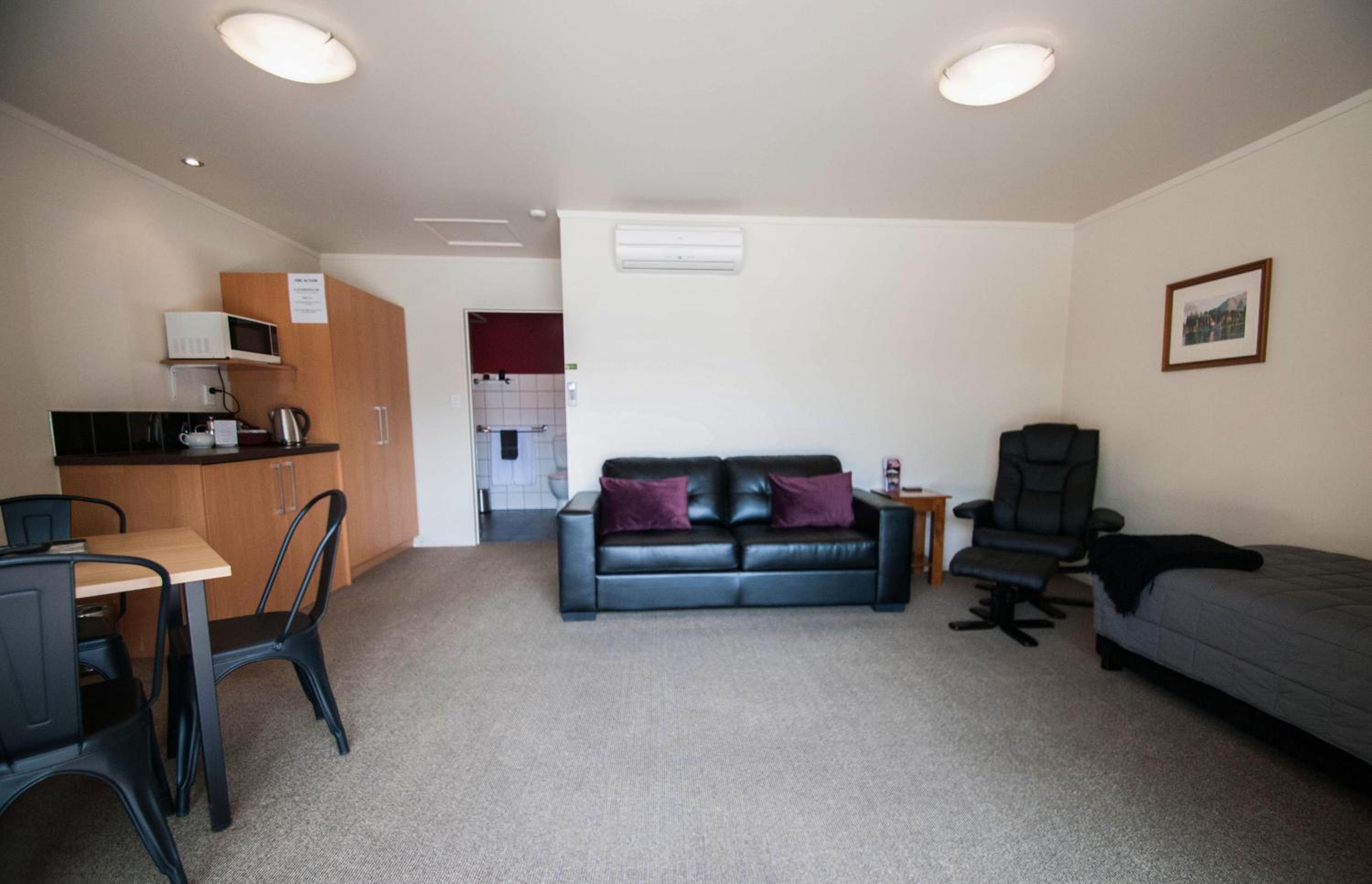 Family Room - Disability Access - Photo 1