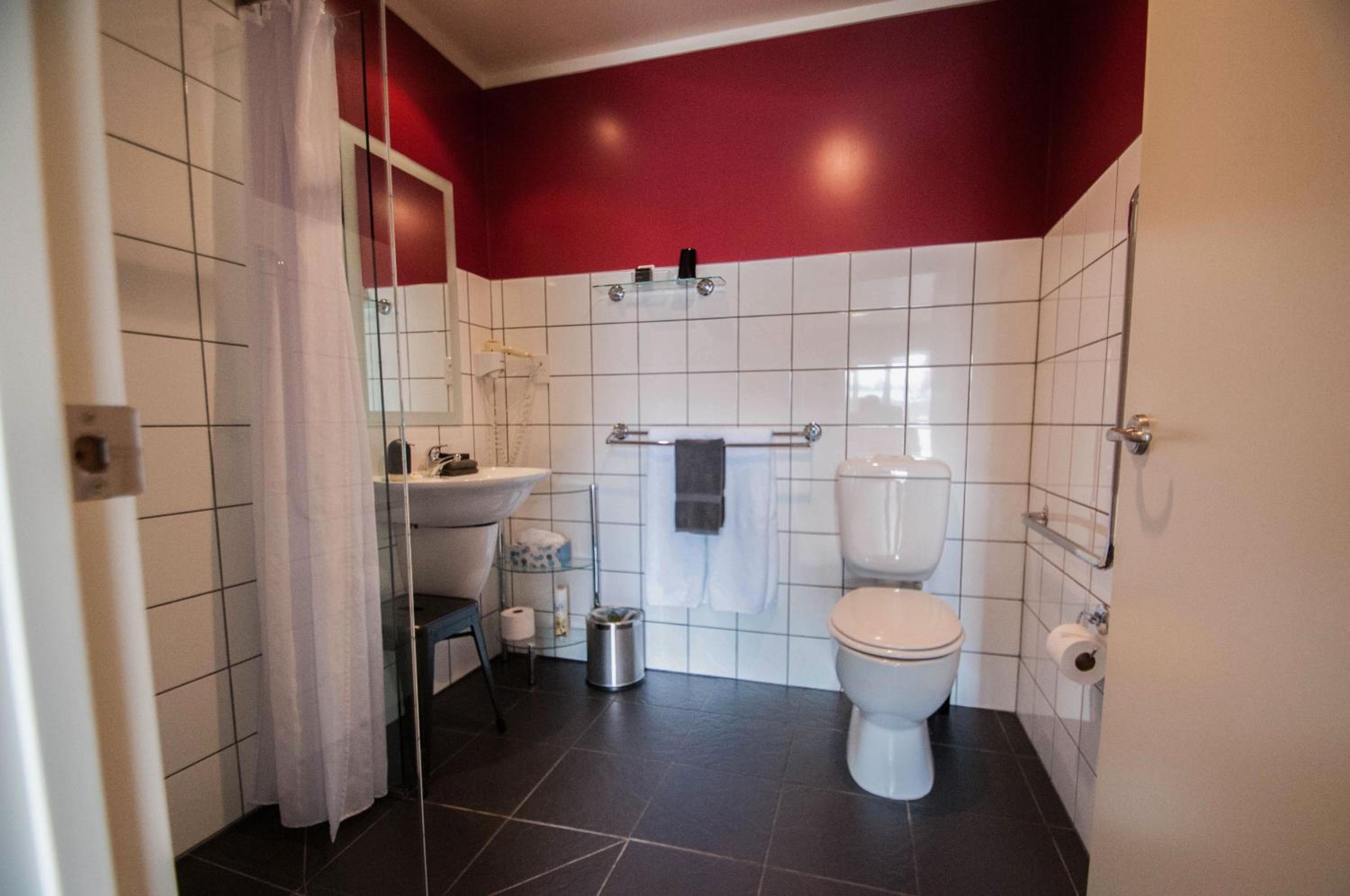 Family Room - Disability Access - Photo 6