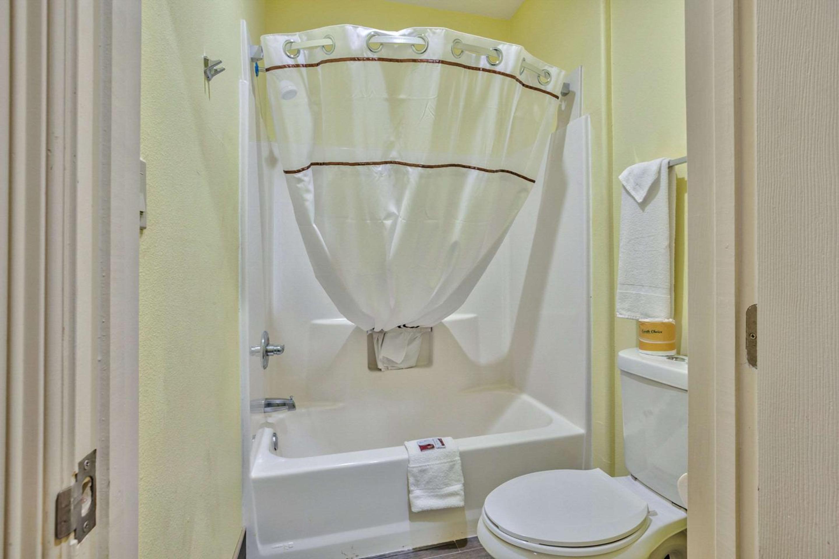 King Room - Non-Smoking - Photo 7