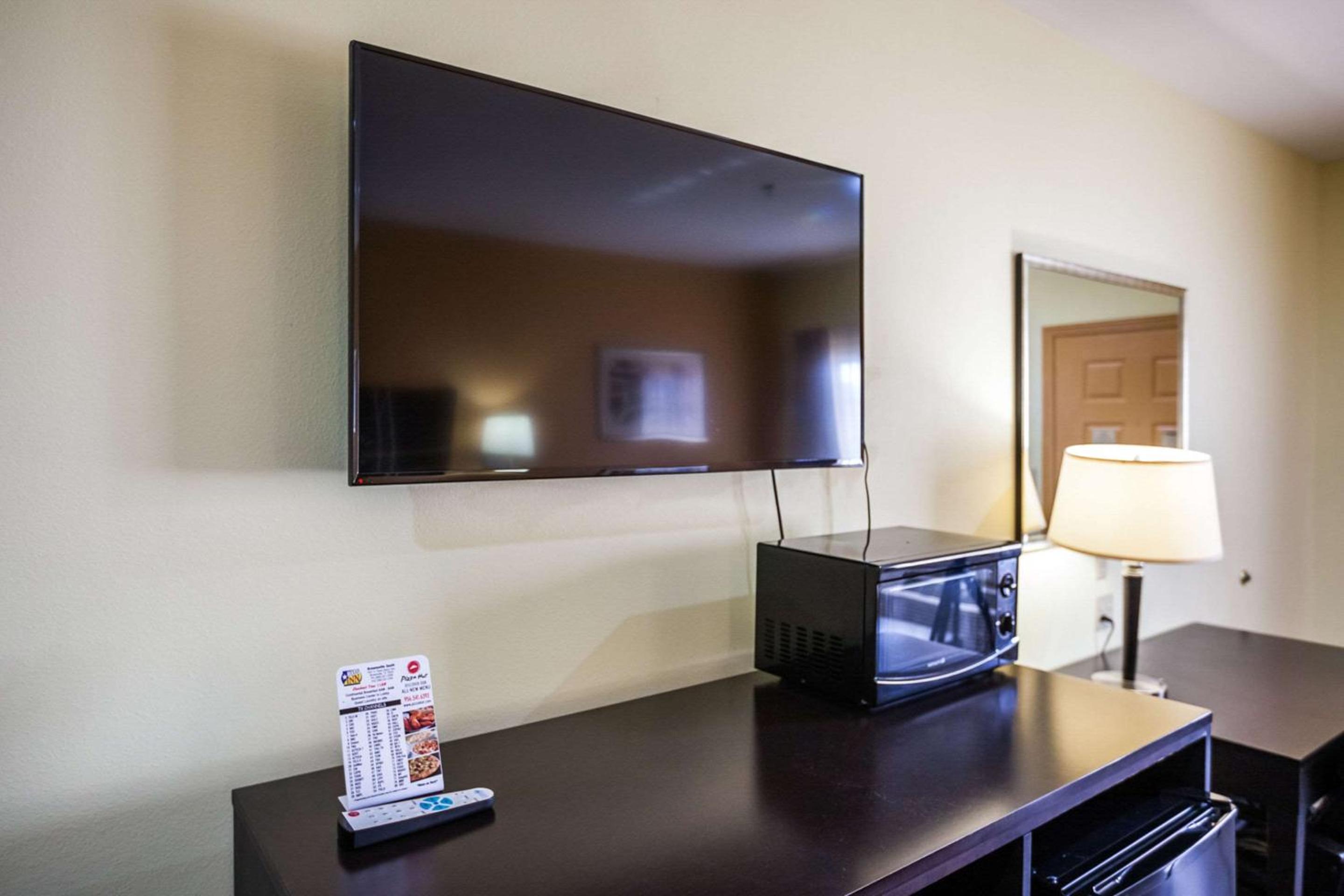 King Room - Non-Smoking - Photo 3