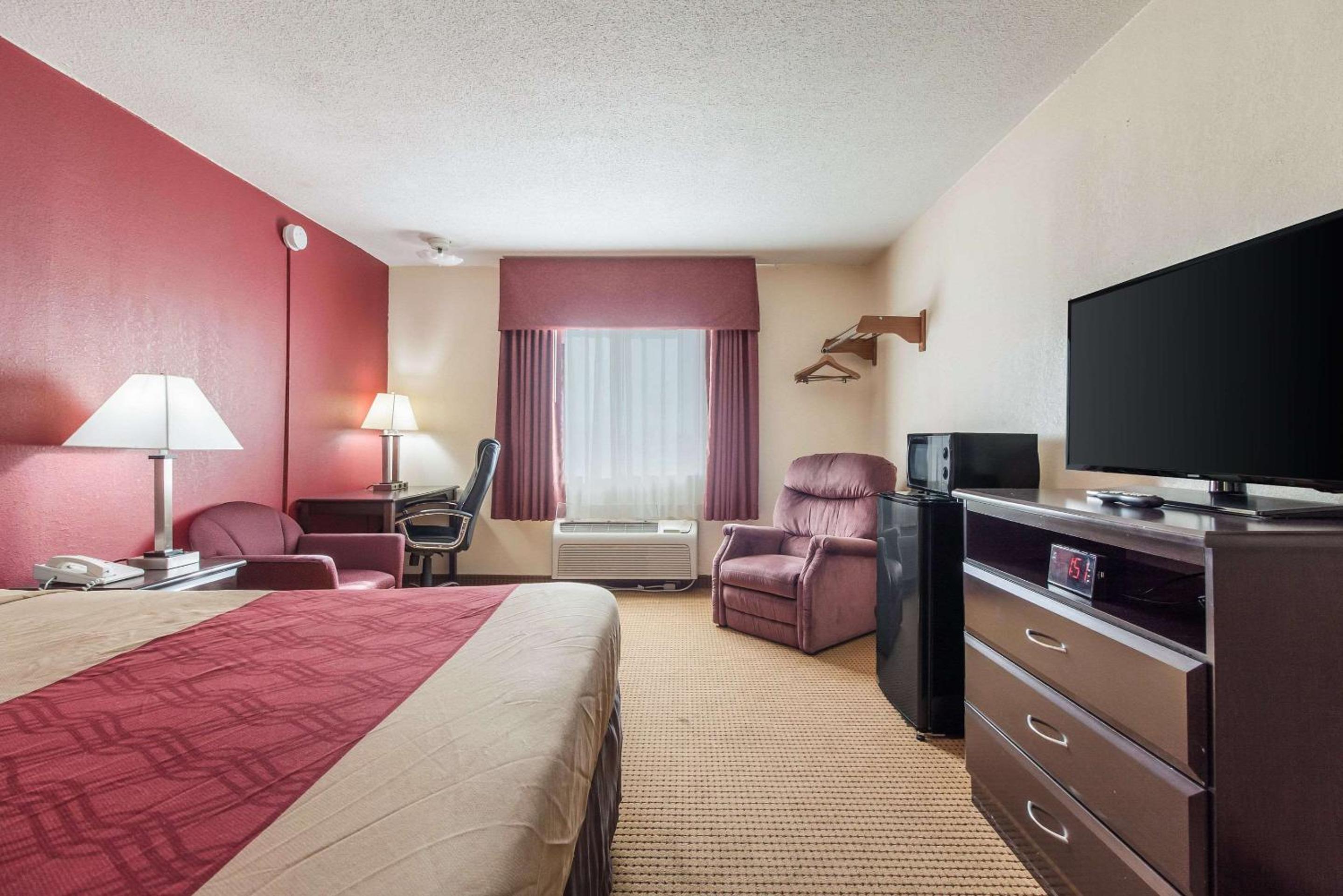 King Room - Non-Smoking photo 3