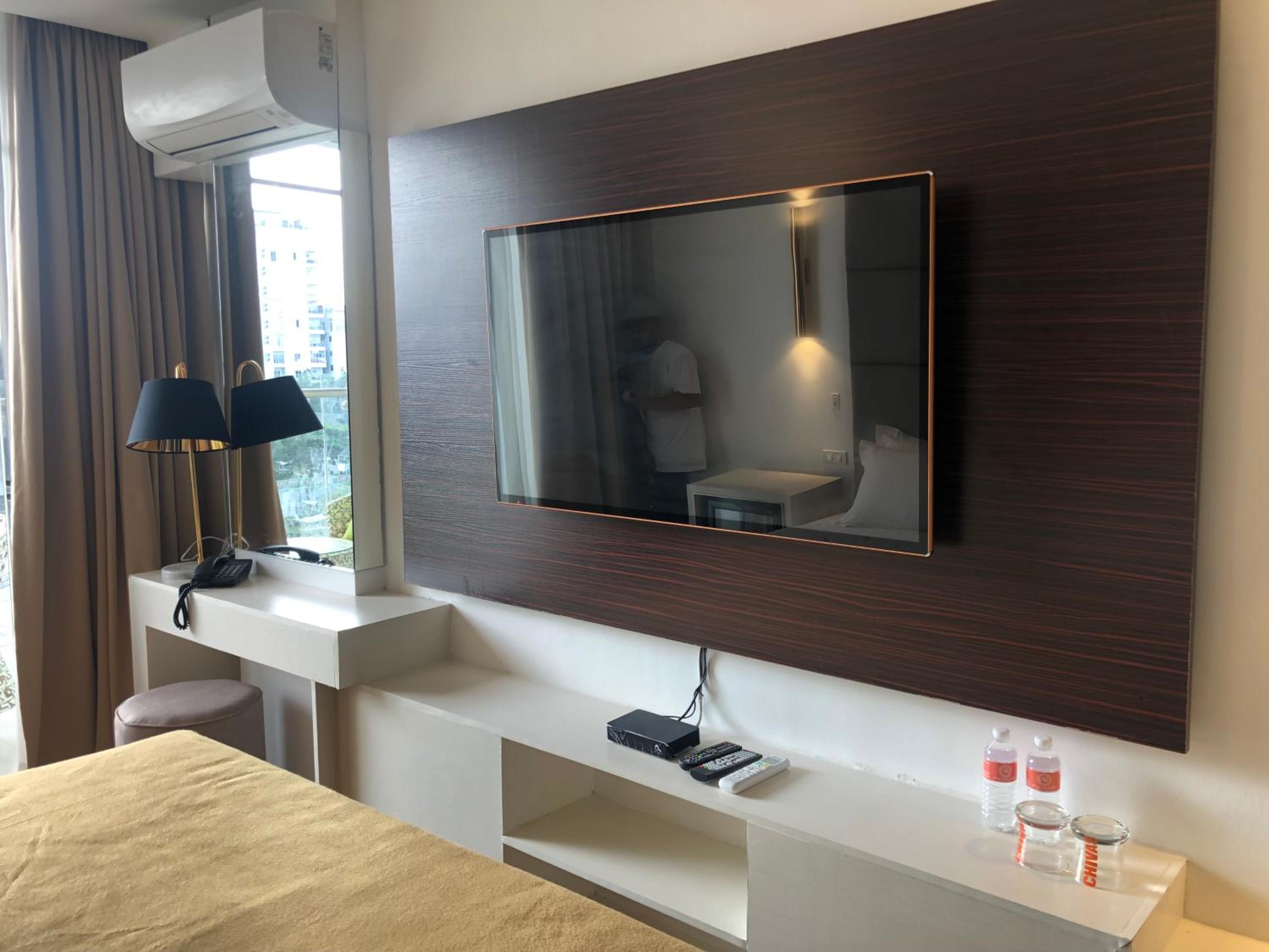 King Suite with Balcony photo 2