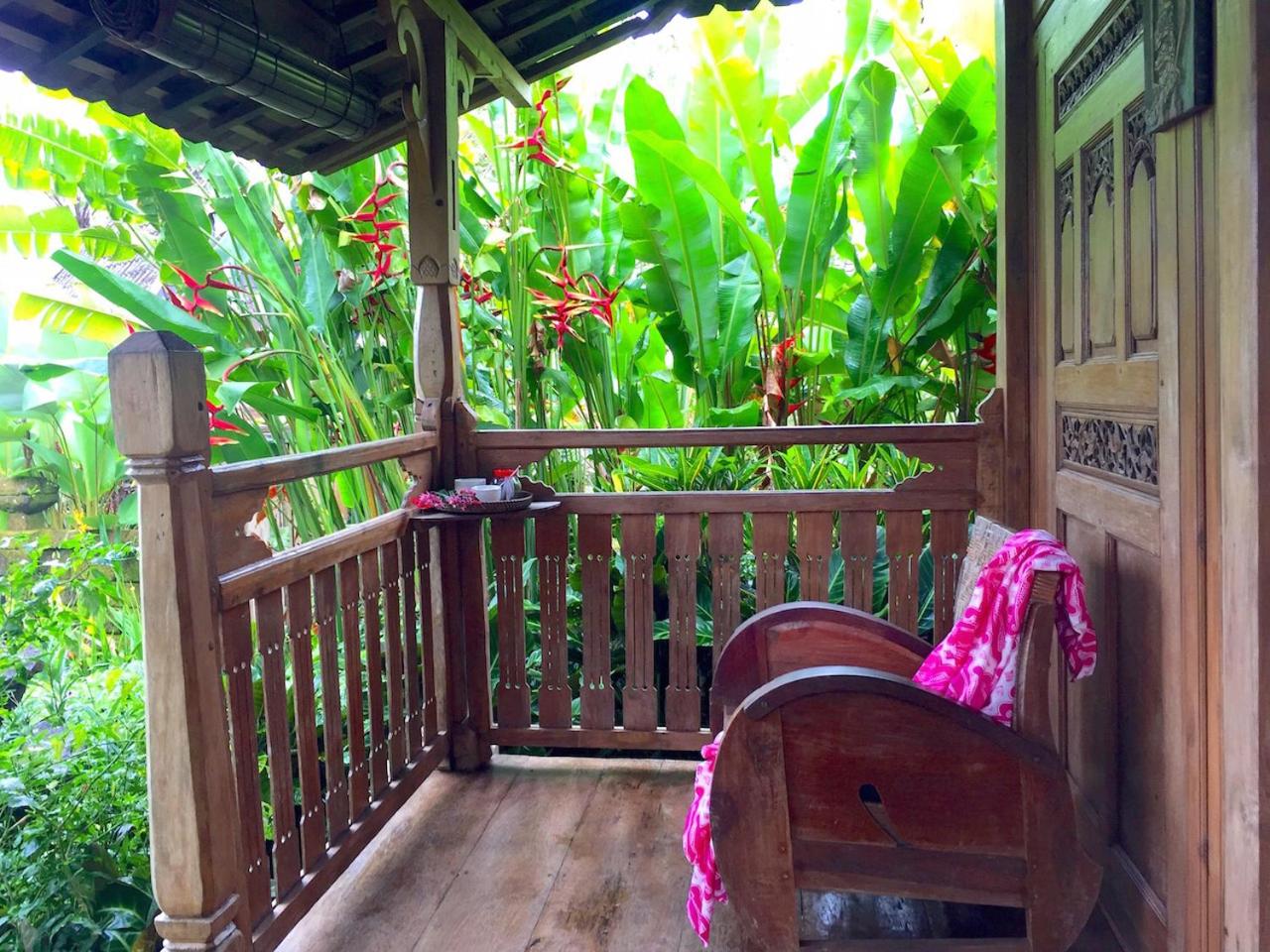 Bungalow with Garden View - Photo 7