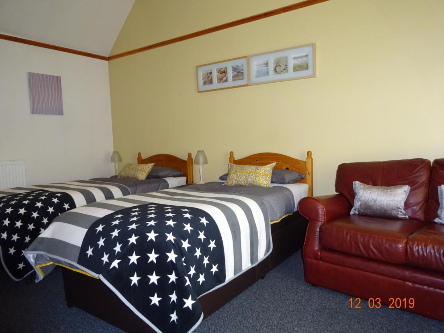 Large Twin Room photo 2