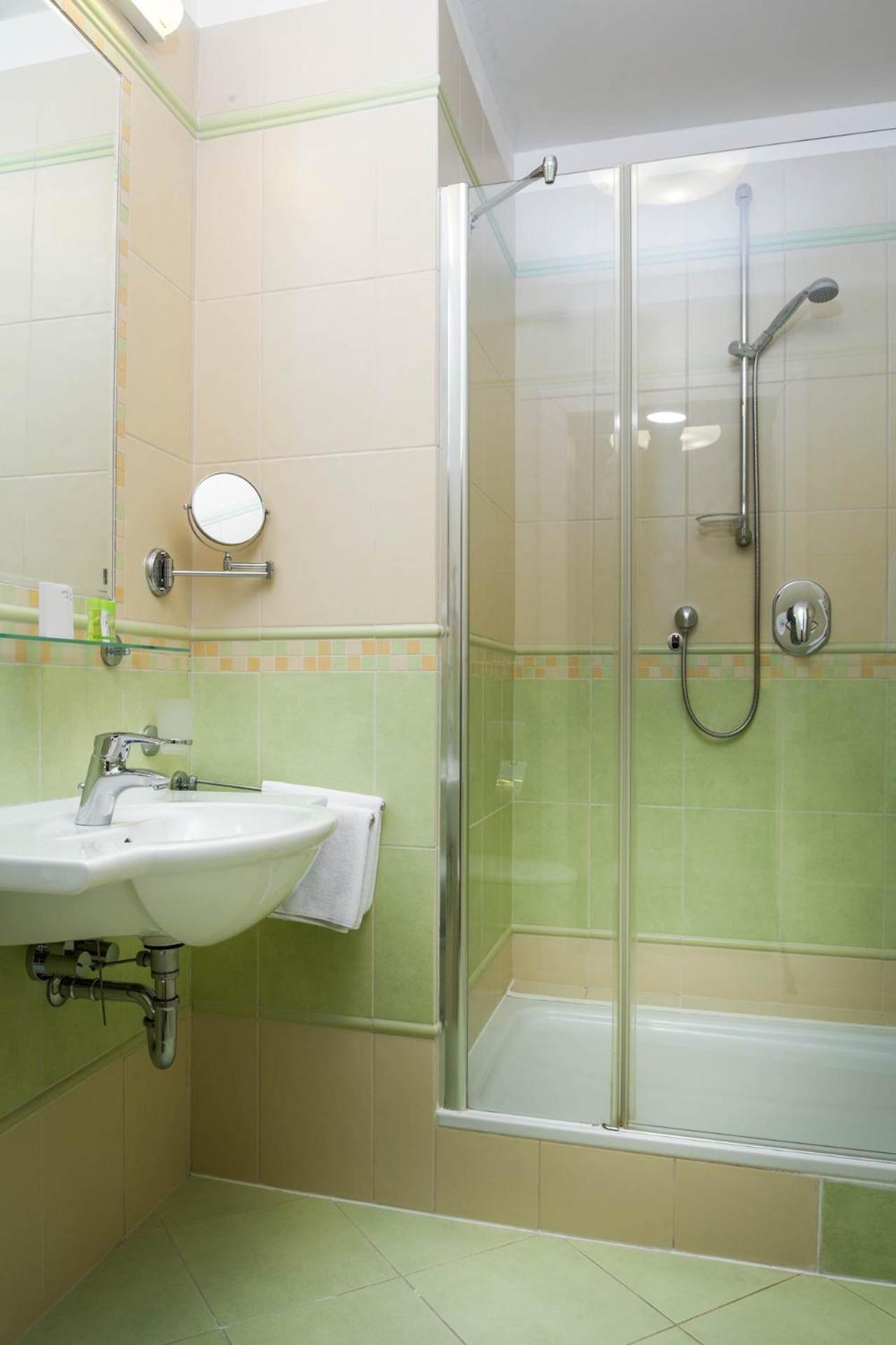 Economy Double or Twin Room with Wellness and Swimming Pool Access - Photo 6