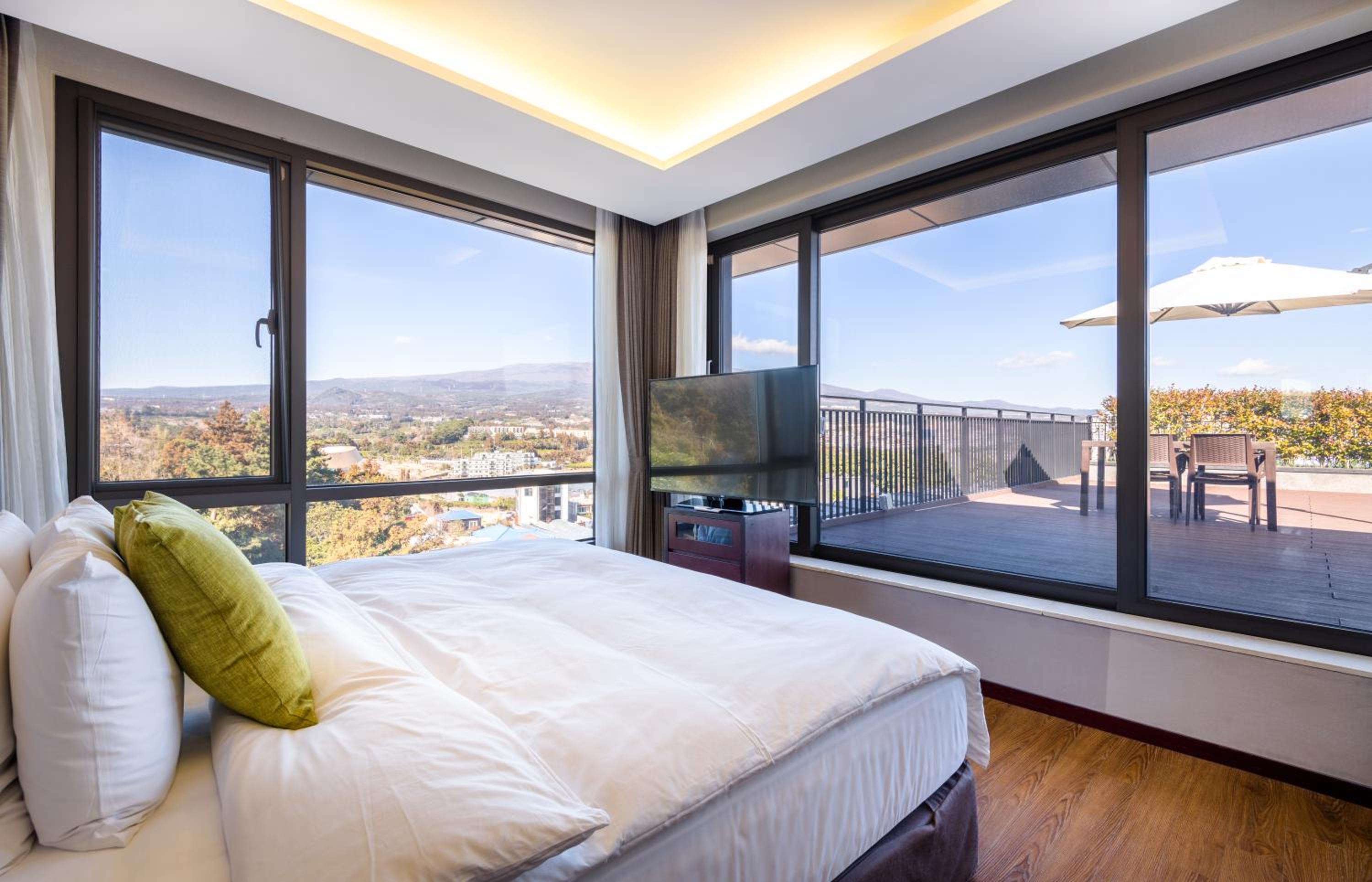 Sunshine Suite Family, 2 bedrooms, Private terrace (Weekly Saturday running class / Sunday yoga class, free for guests, first-come, first-served applications)