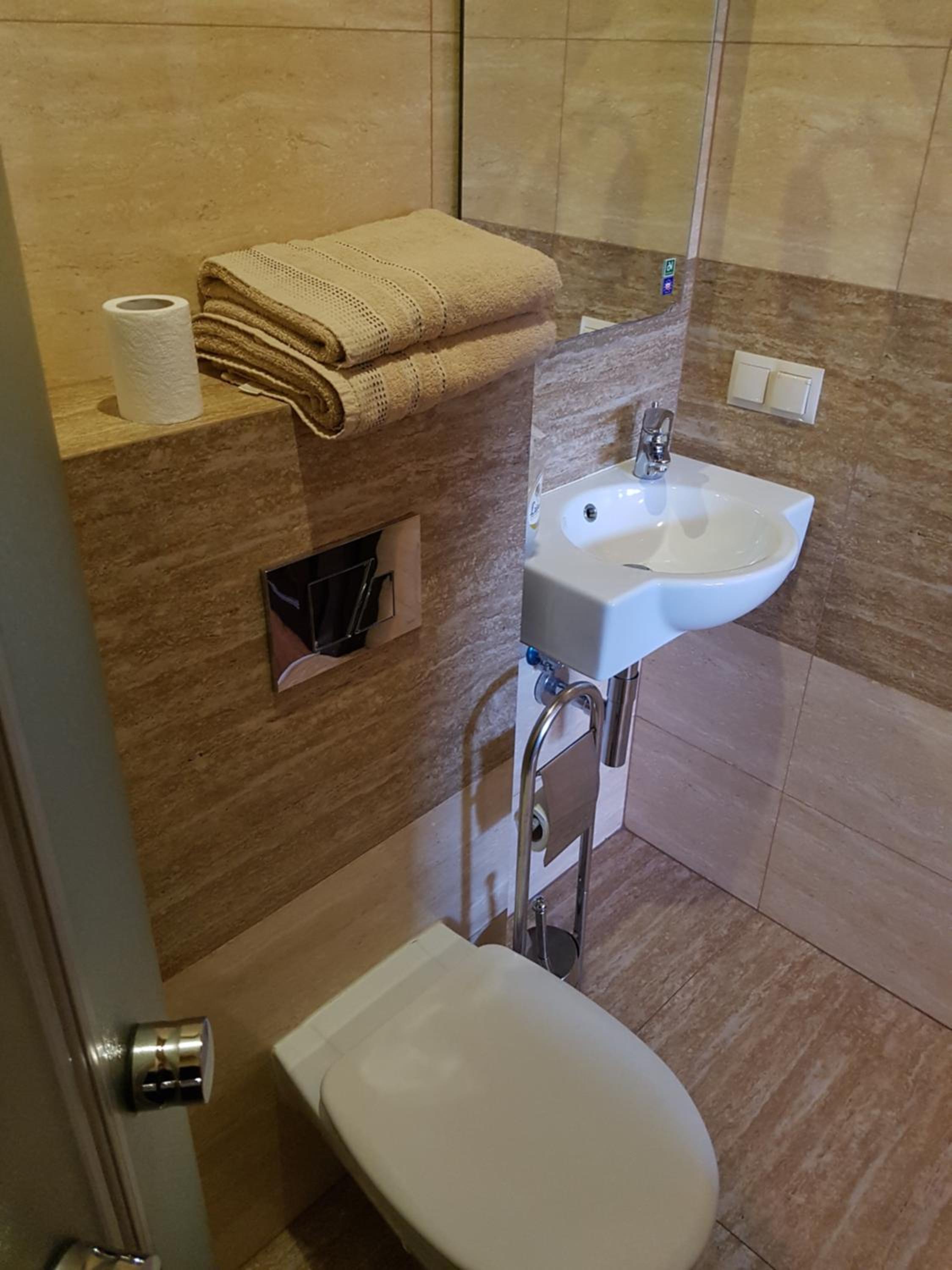 Triple Room with Private Bathroom - Photo 9