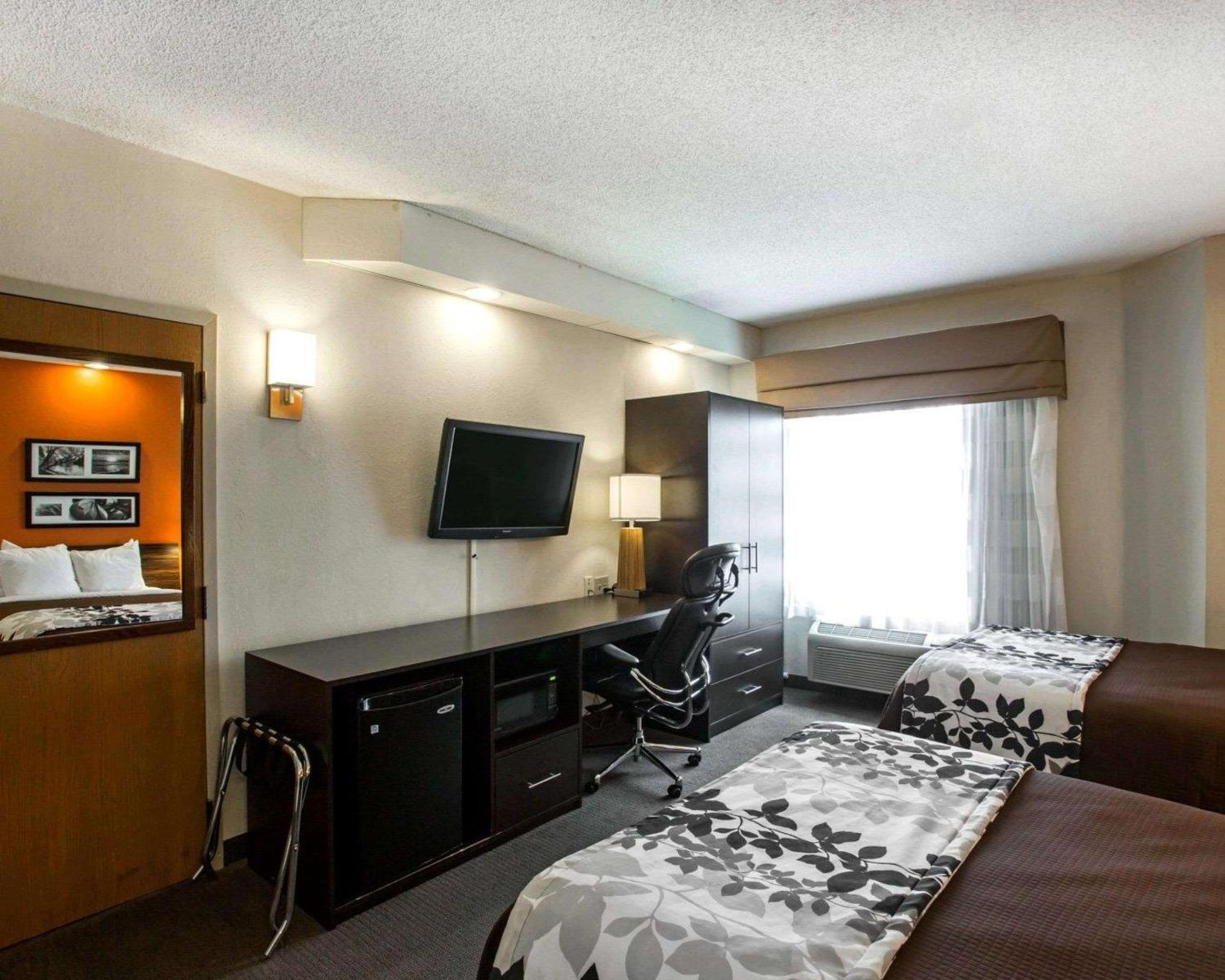 Double Room with Two Double Beds - Non-Smoking - Photo 2