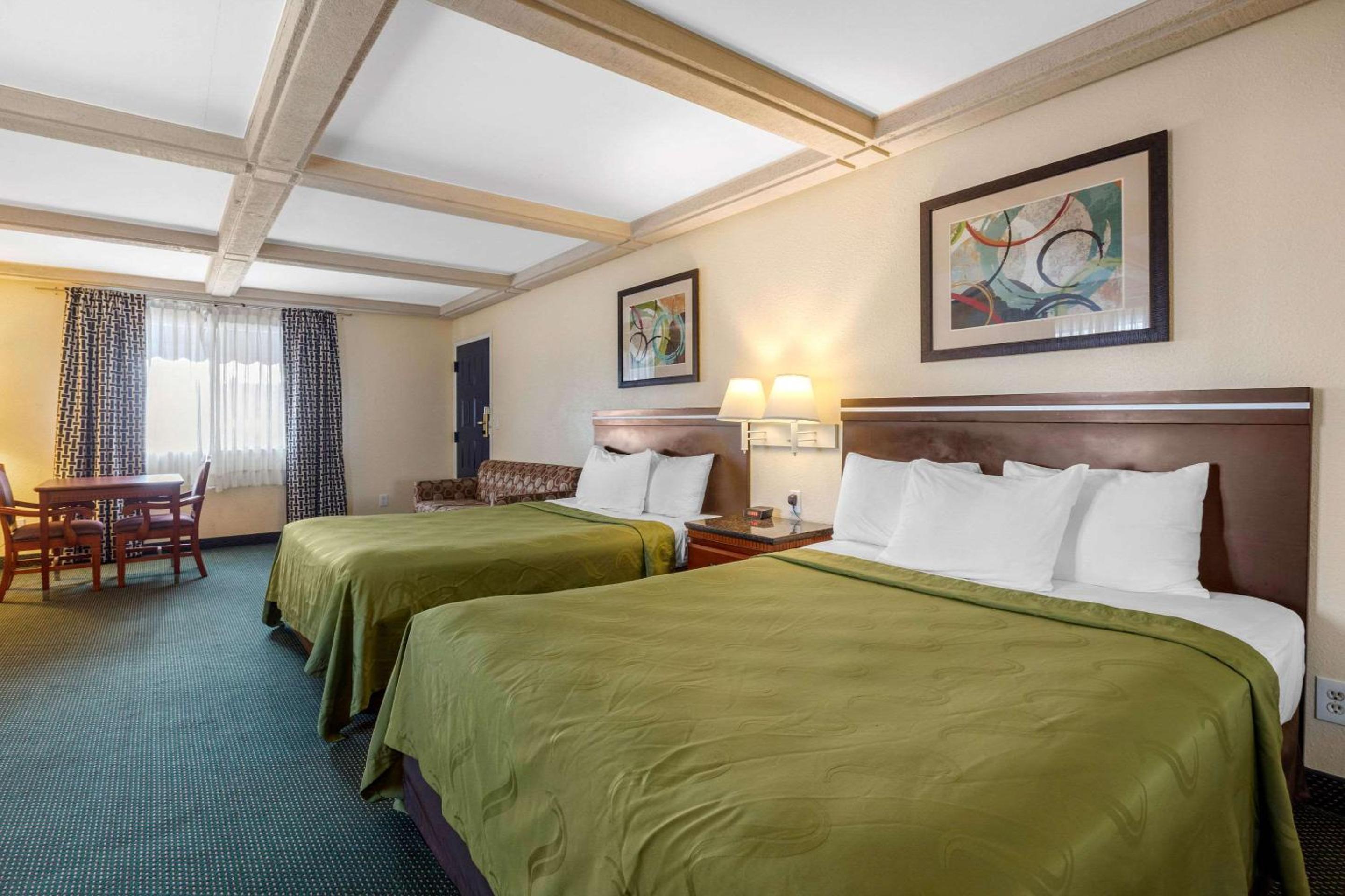 Double Room with Two Double Beds - Non-Smoking - Photo 3