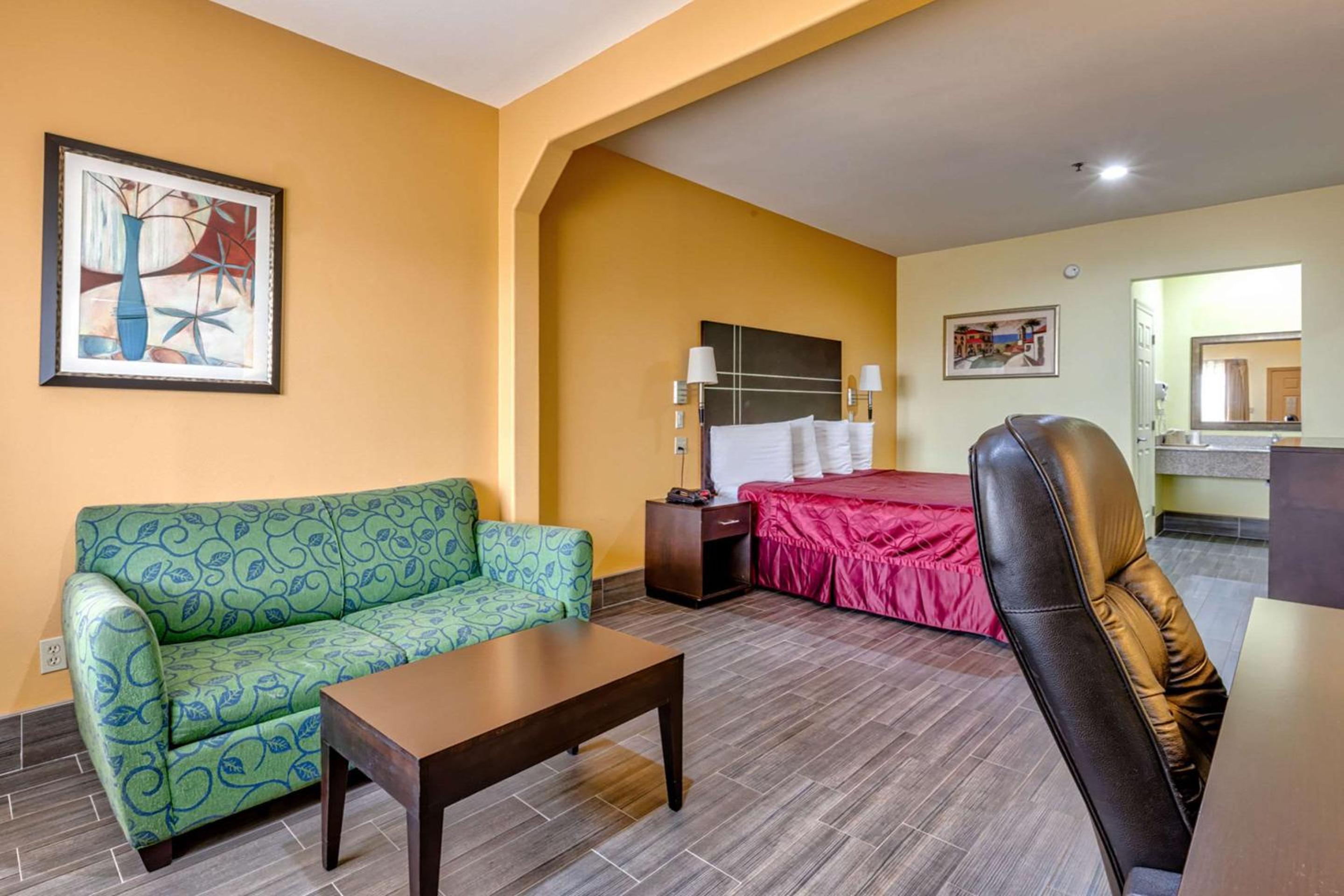 King Room - Non-Smoking - Photo 1