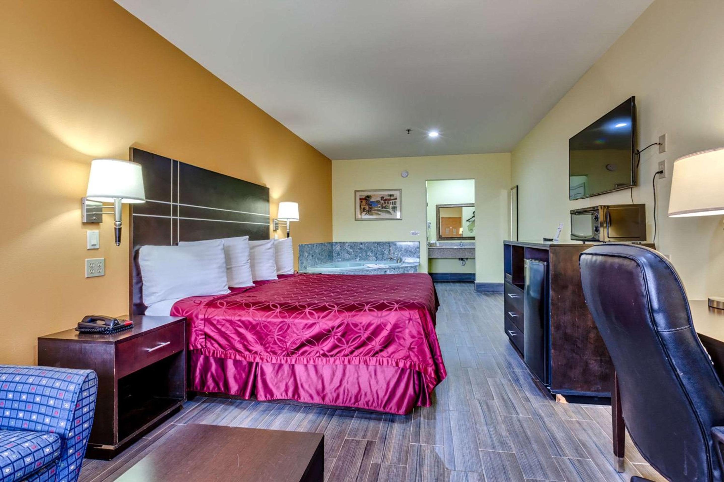 King Suite - Non-Smoking - Photo 1