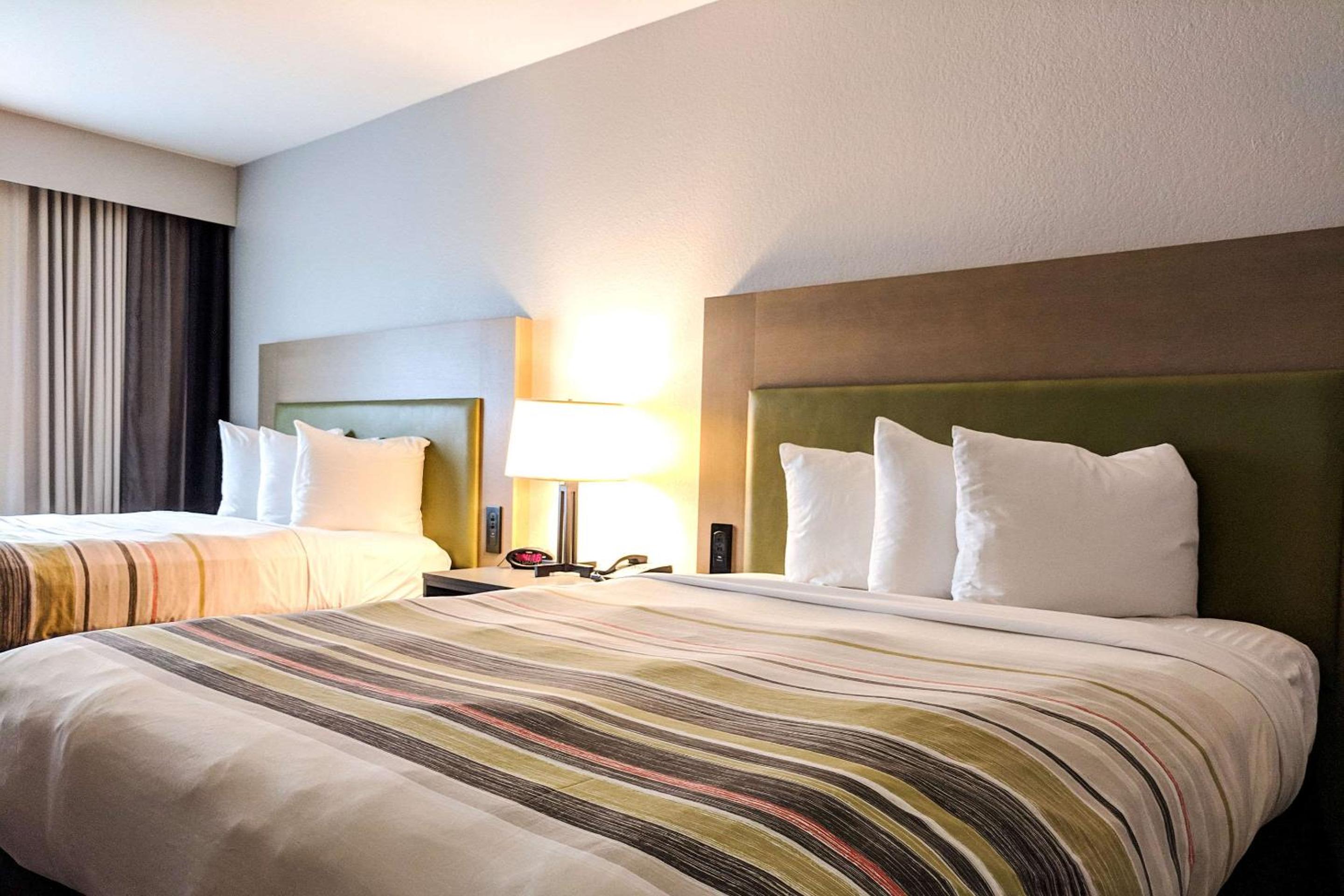 Efficiency Queen Suite with Two Queen Beds - Accessible/Non-Smoking photo 3