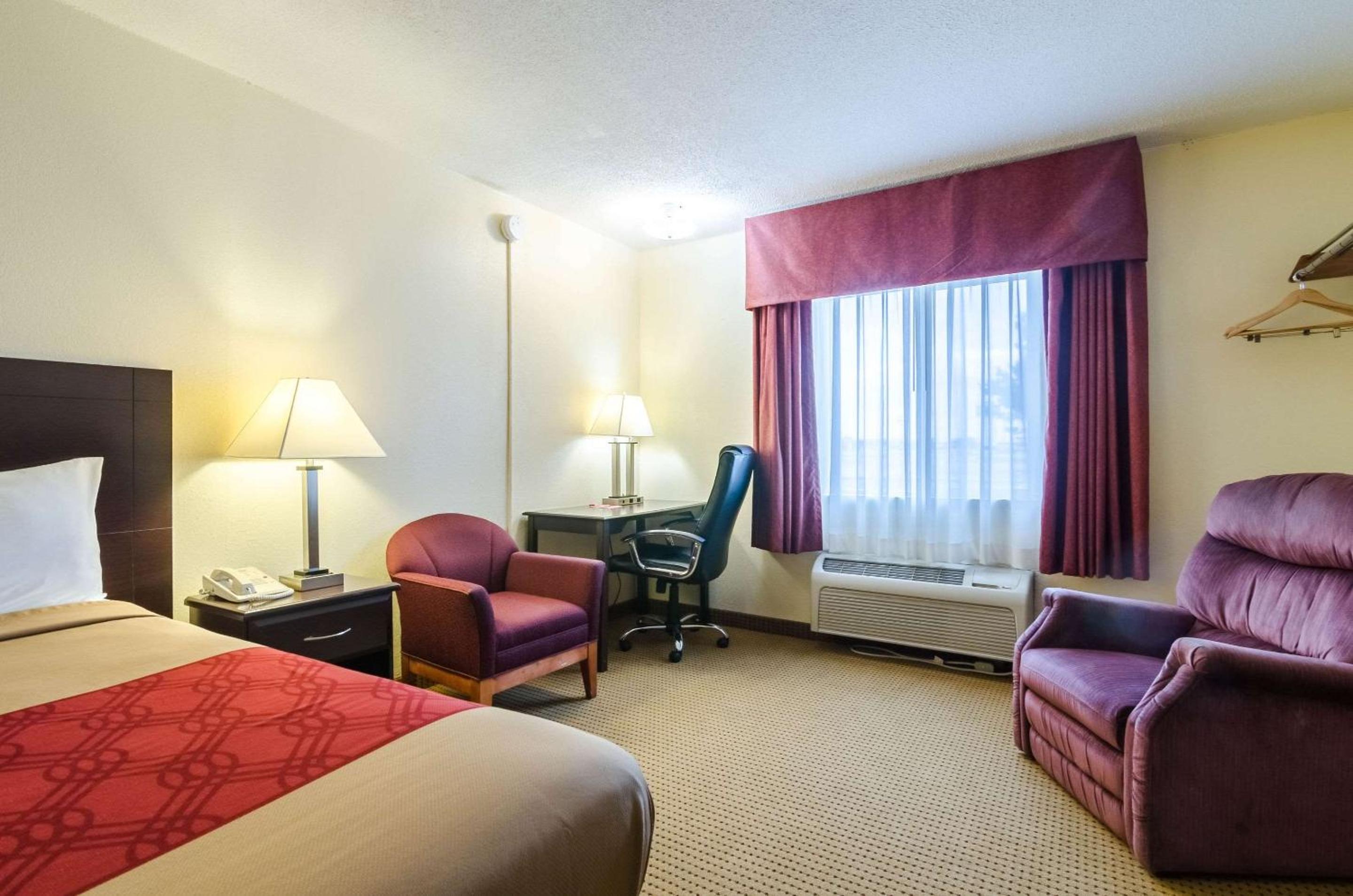 King Room - Non-Smoking photo 2